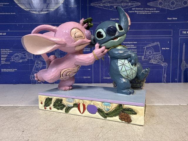 Figurine Disney Lilo & Stitch Angel et Stitch sur socle décoré