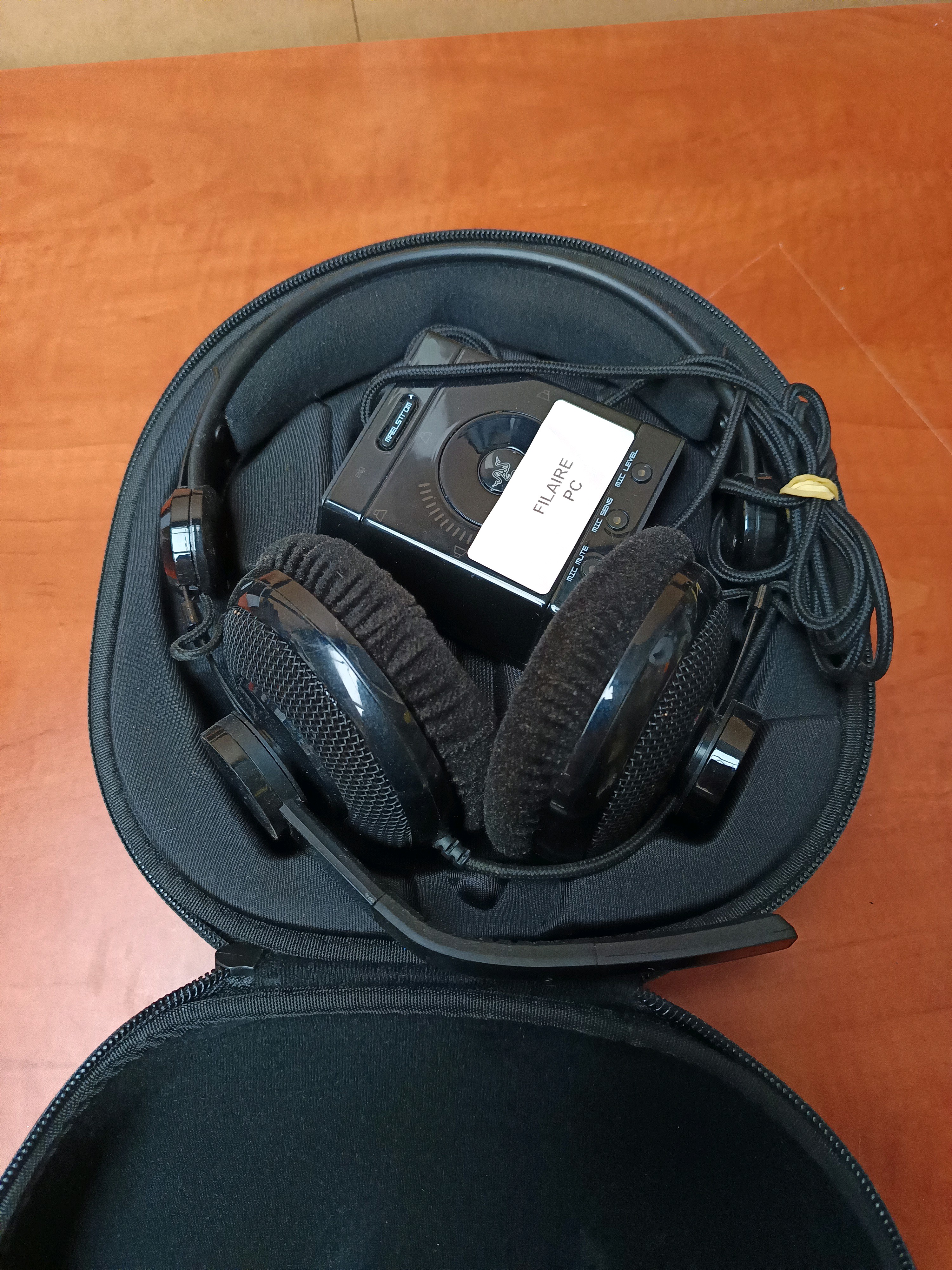 Razer Casque audio filaire circum-aural avec boîtier de commande et étui rigide