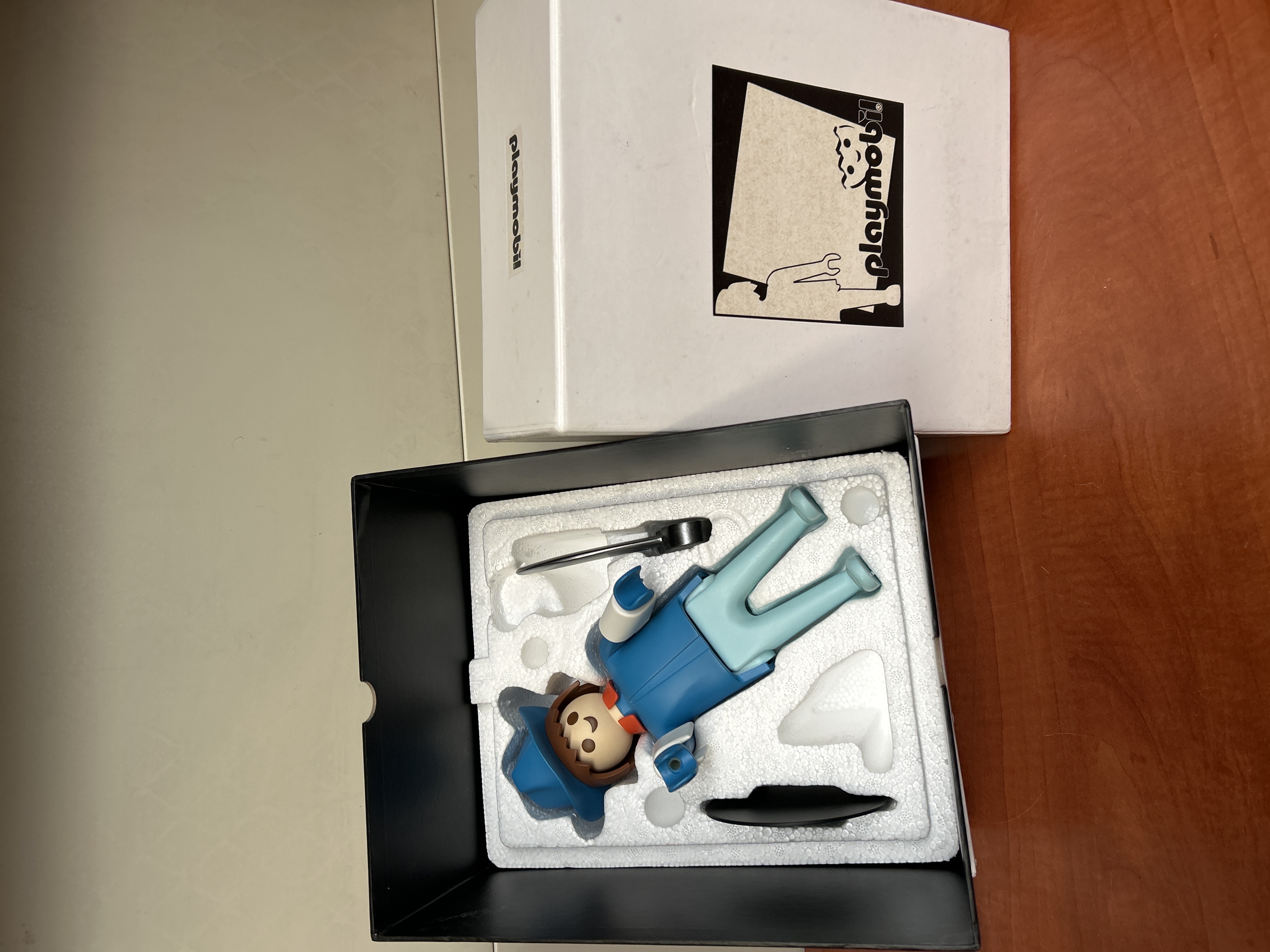 Playmobil – Figurine personnage bleu avec chapeau, en boîte