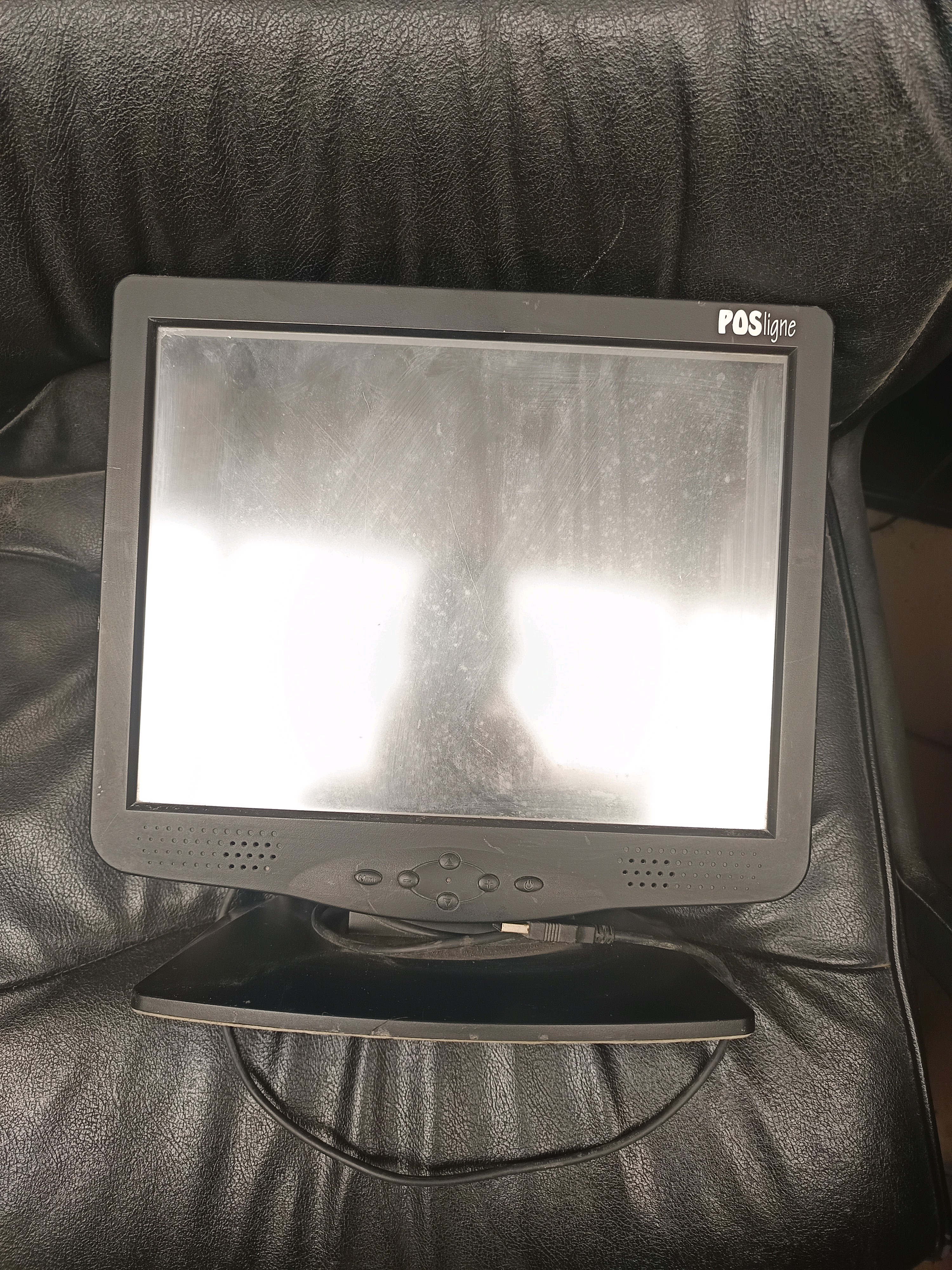 Moniteur LCD POSligne pour point de vente (VGA, USB)