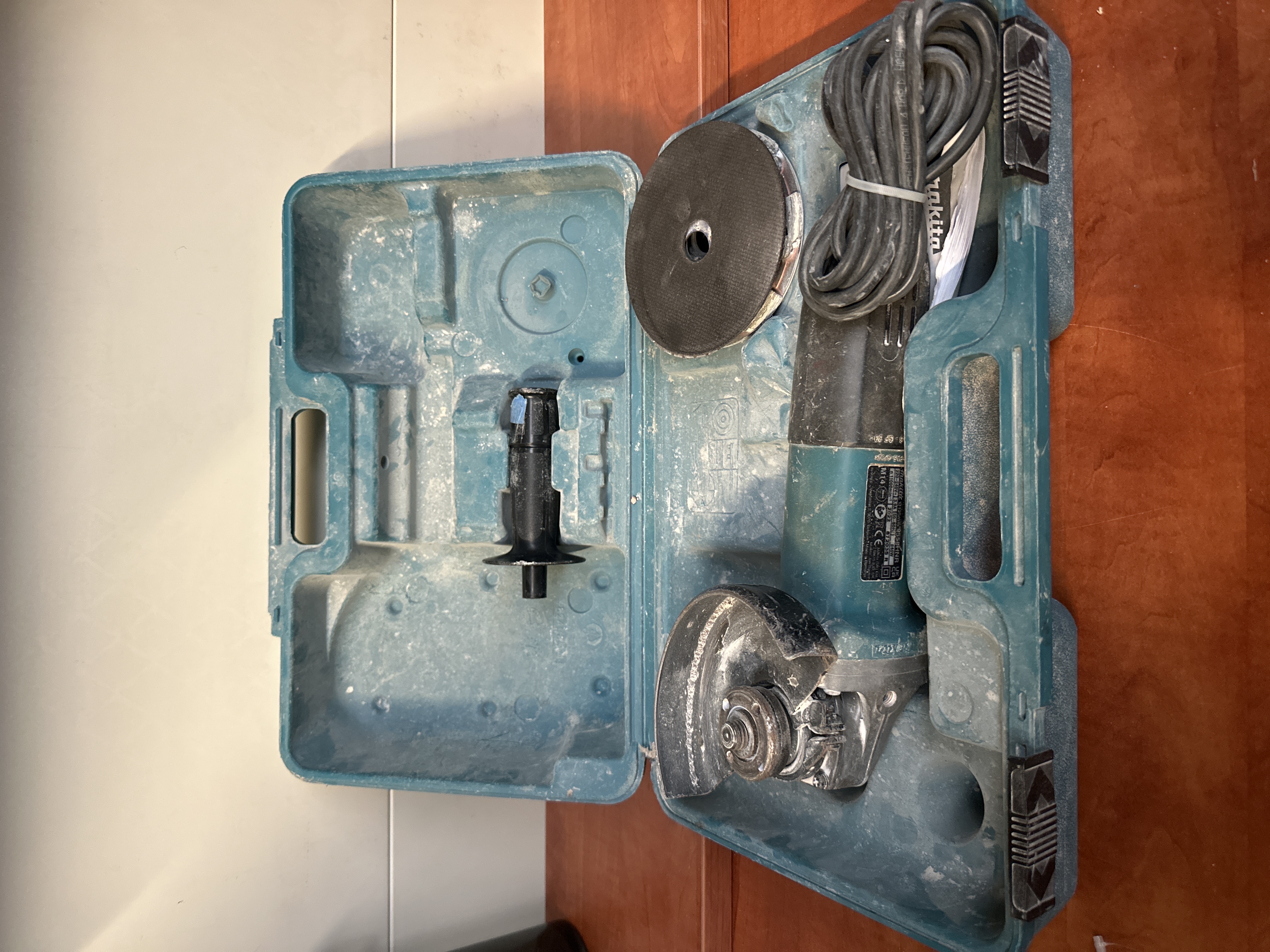 Makita 9558HNR Meuleuse d’angle Ø125 mm avec coffret
