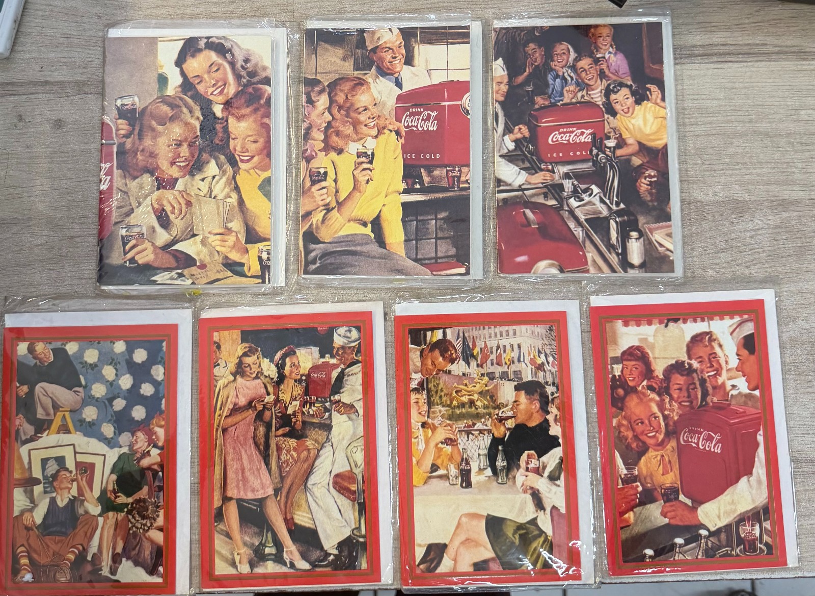 Lot de 17 cartes postales publicitaires Coca-Cola vintage