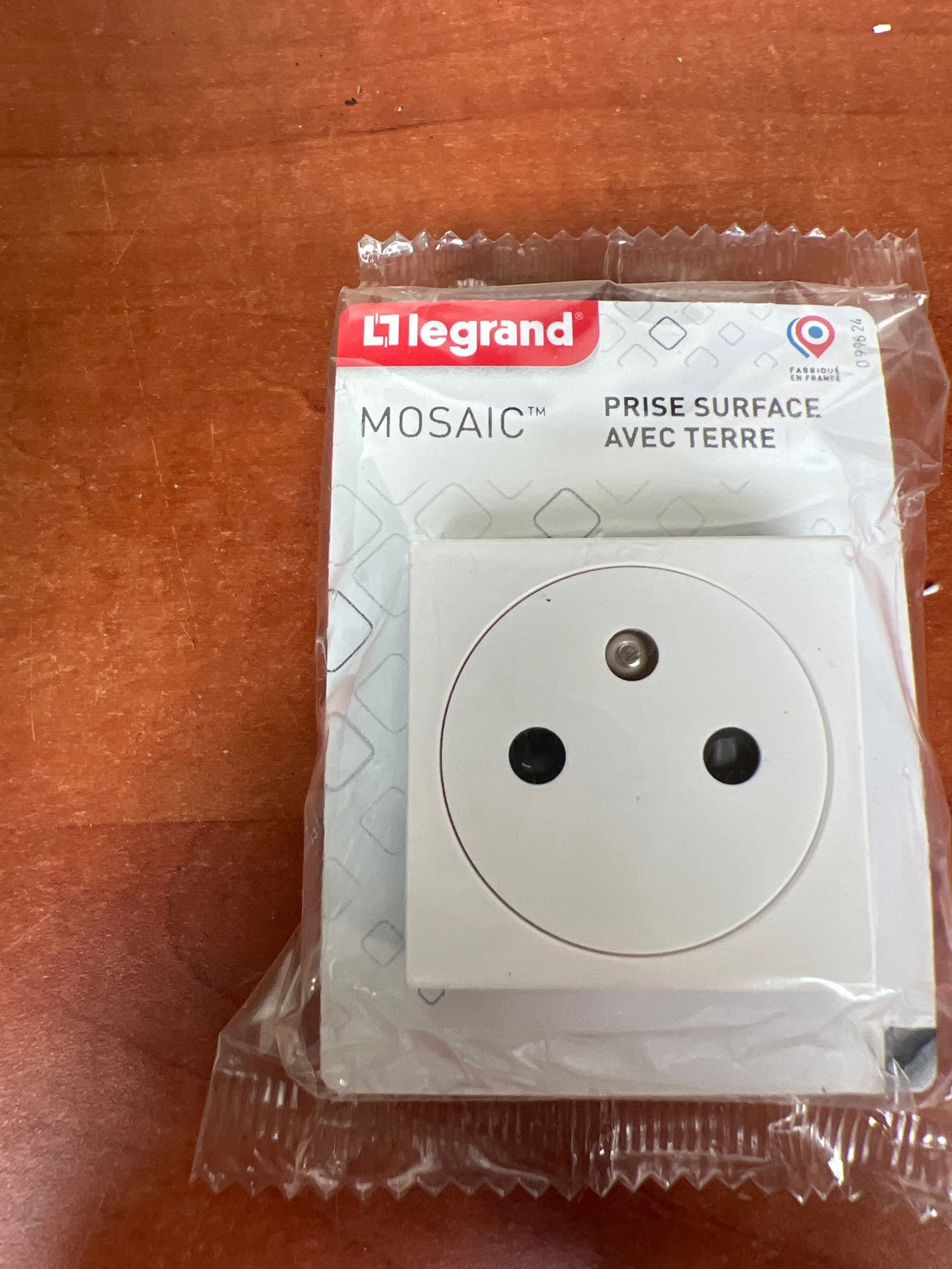 Legrand Mosaic prise surface avec terre