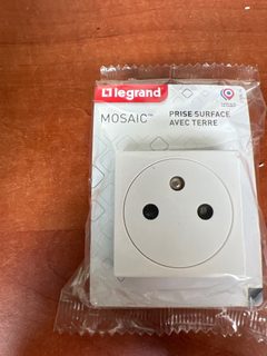 Legrand Mosaic prise surface avec terre