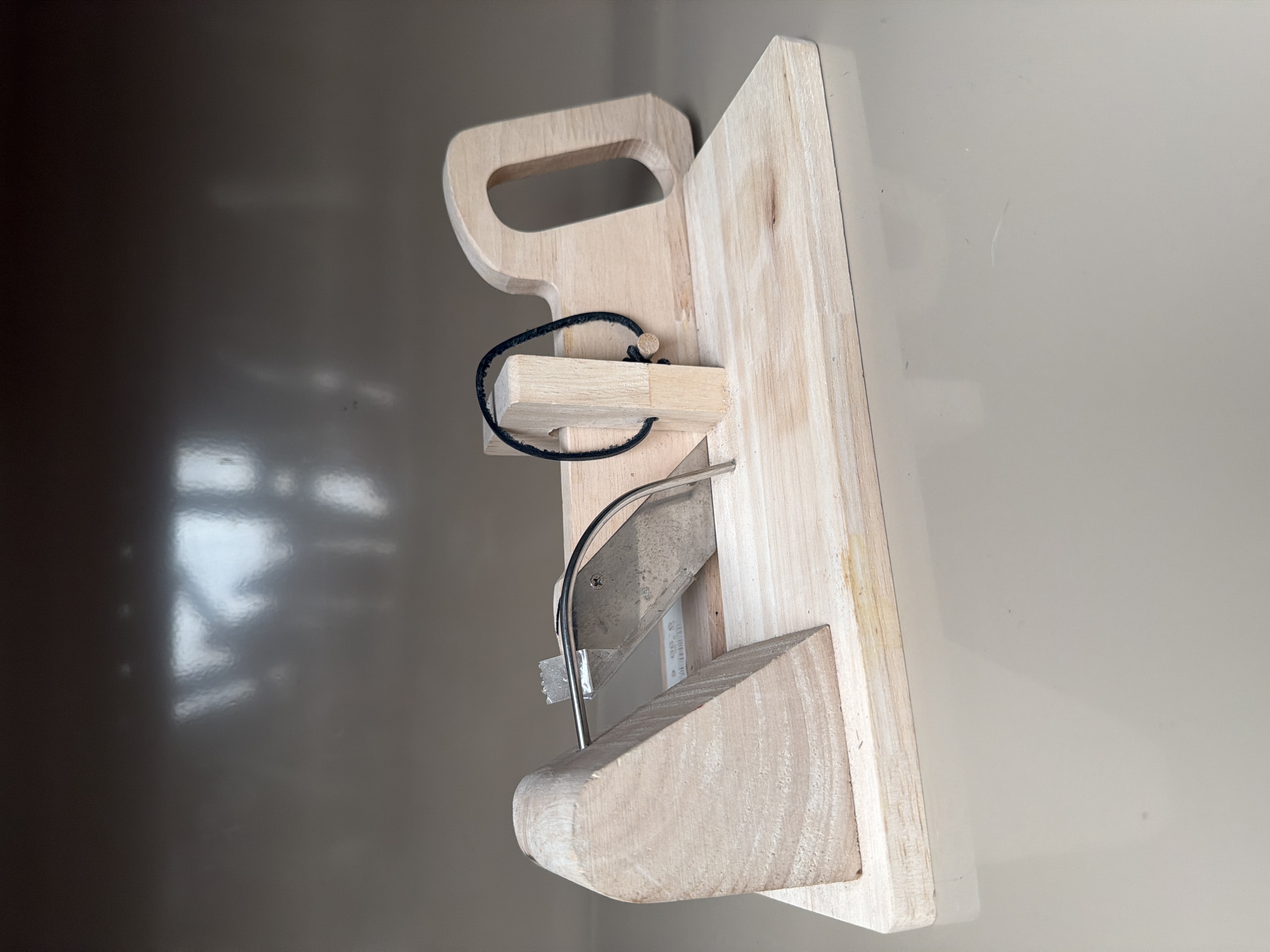 Guillotine à saucisson manuelle en bois