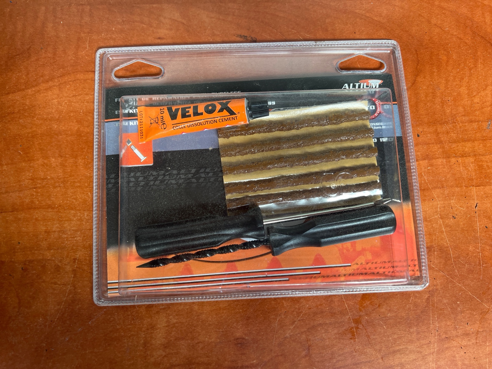 Kit de réparation pneu Velox avec mèches et outils