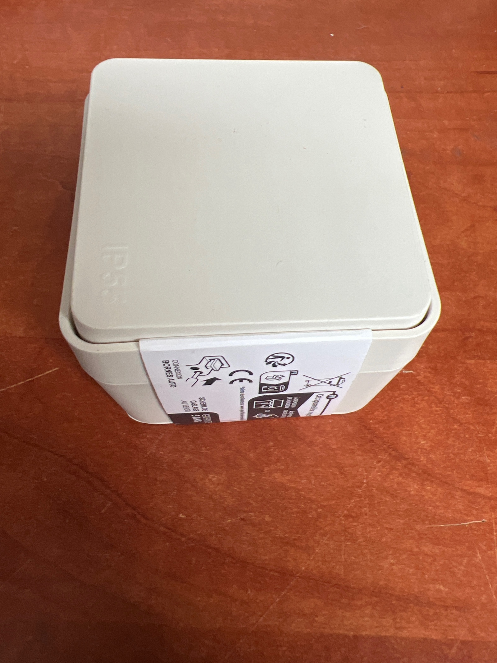 Debflex Cyklone poussoir IP55 6A 250V