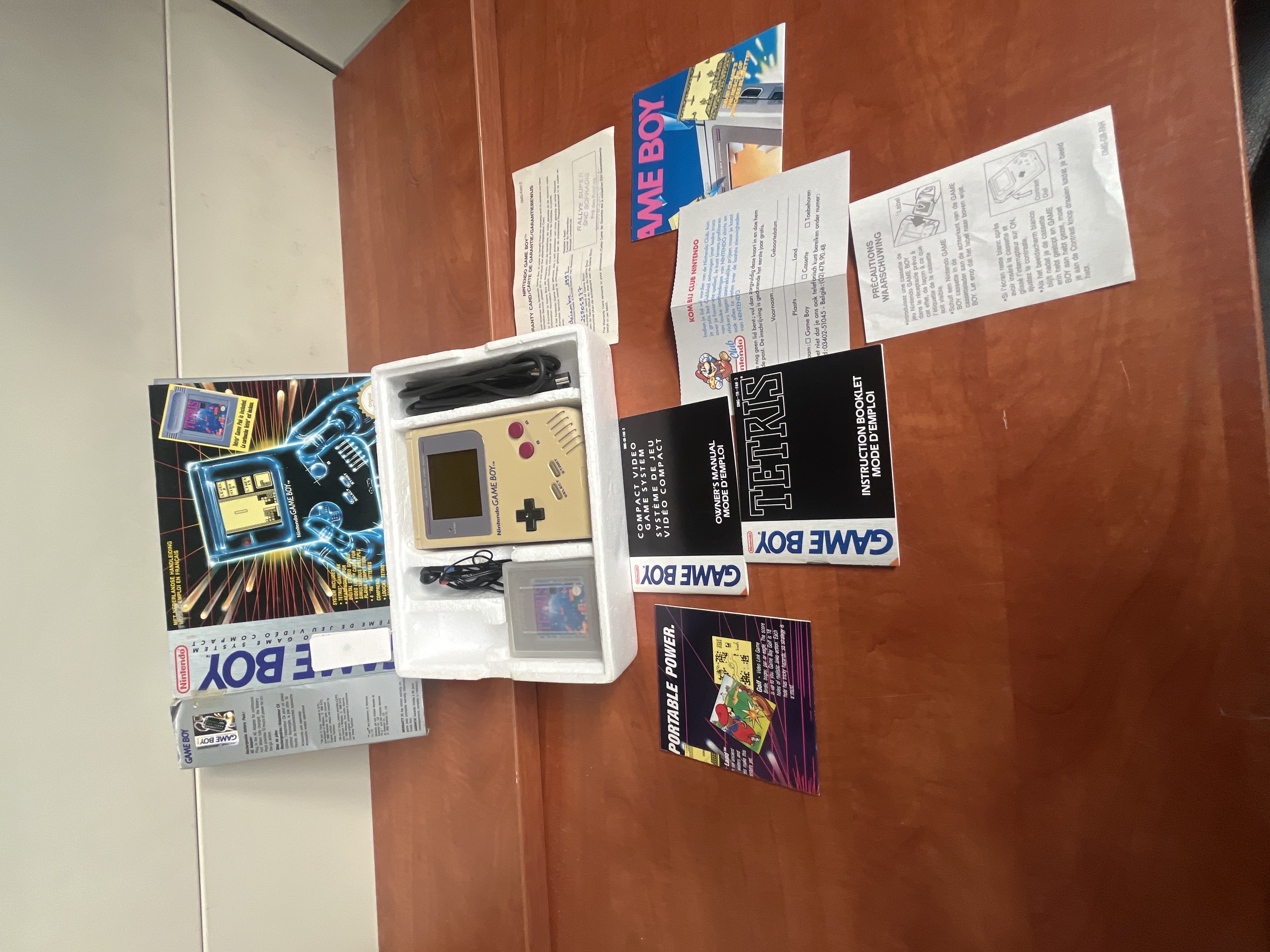 Nintendo Game Boy avec Tetris, en boîte avec notices