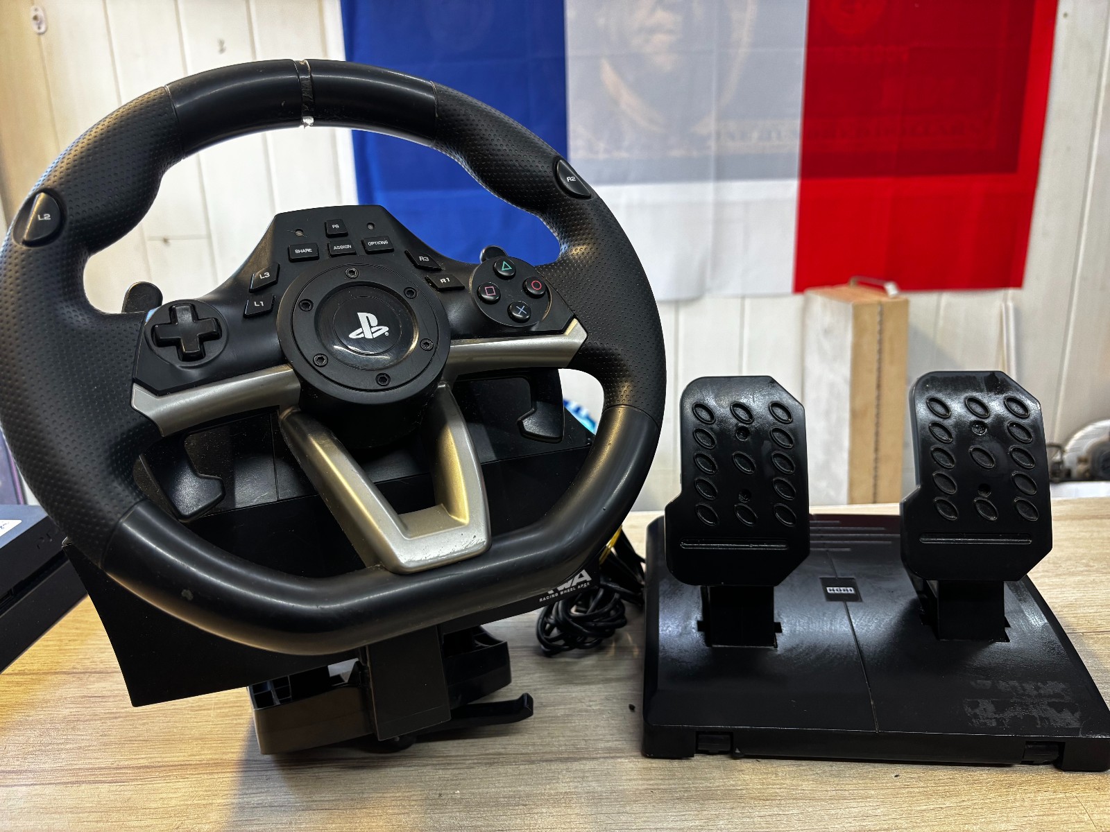 Hori Racing Wheel Apex (RWA) - volant + pédalier pour PS4/PS3