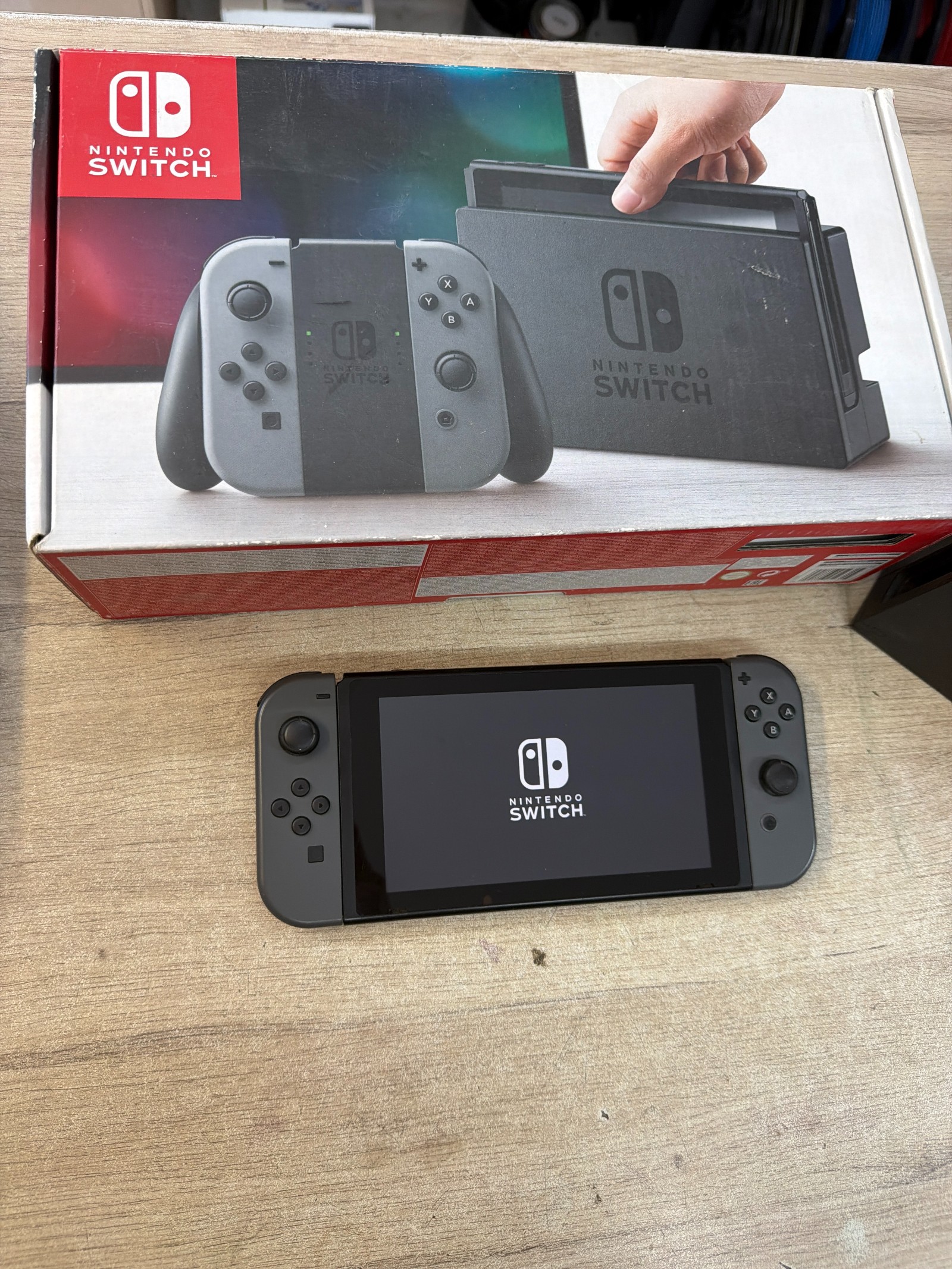 Nintendo Switch (Joy-Con gris) - Console avec boîte