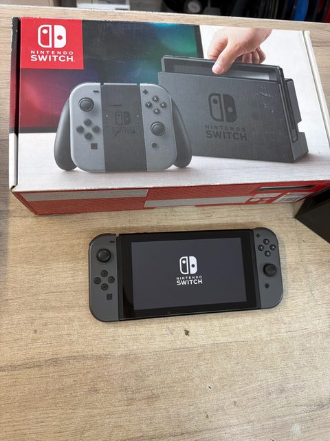 Nintendo Switch (Joy-Con gris) - Console avec boîte