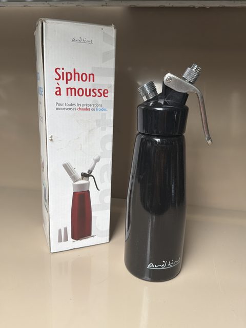 Siphon à mousse noir avec boîte