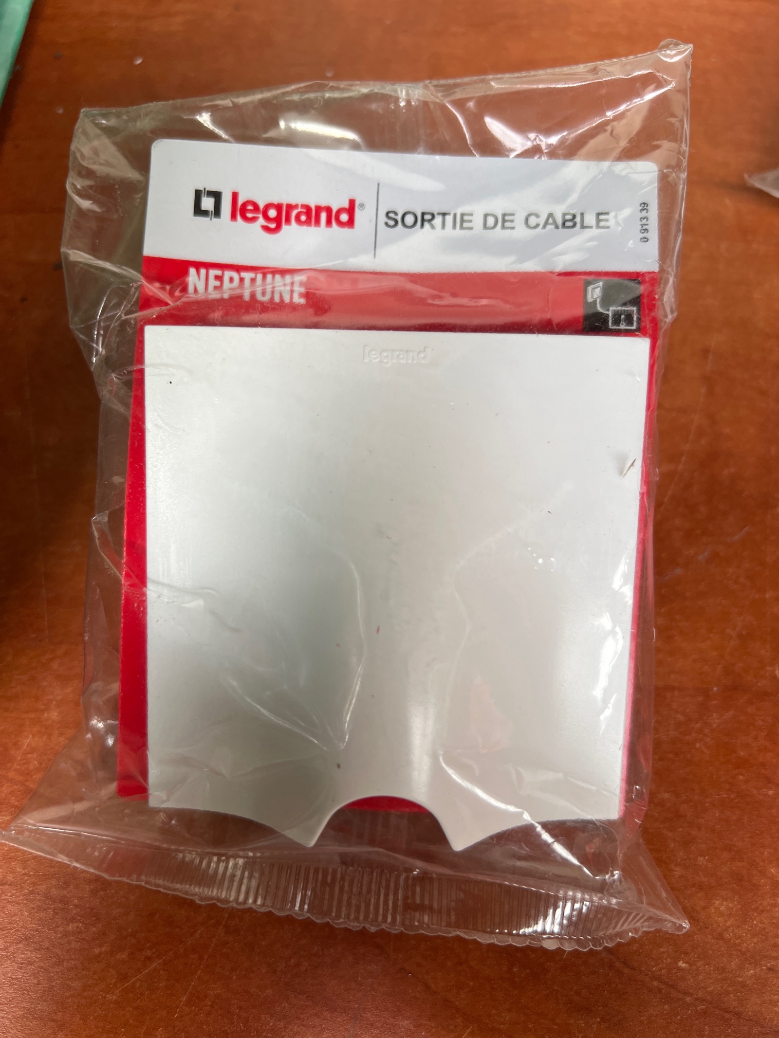 Legrand Neptune sortie de câble blanc