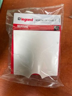 Legrand Neptune sortie de câble blanc