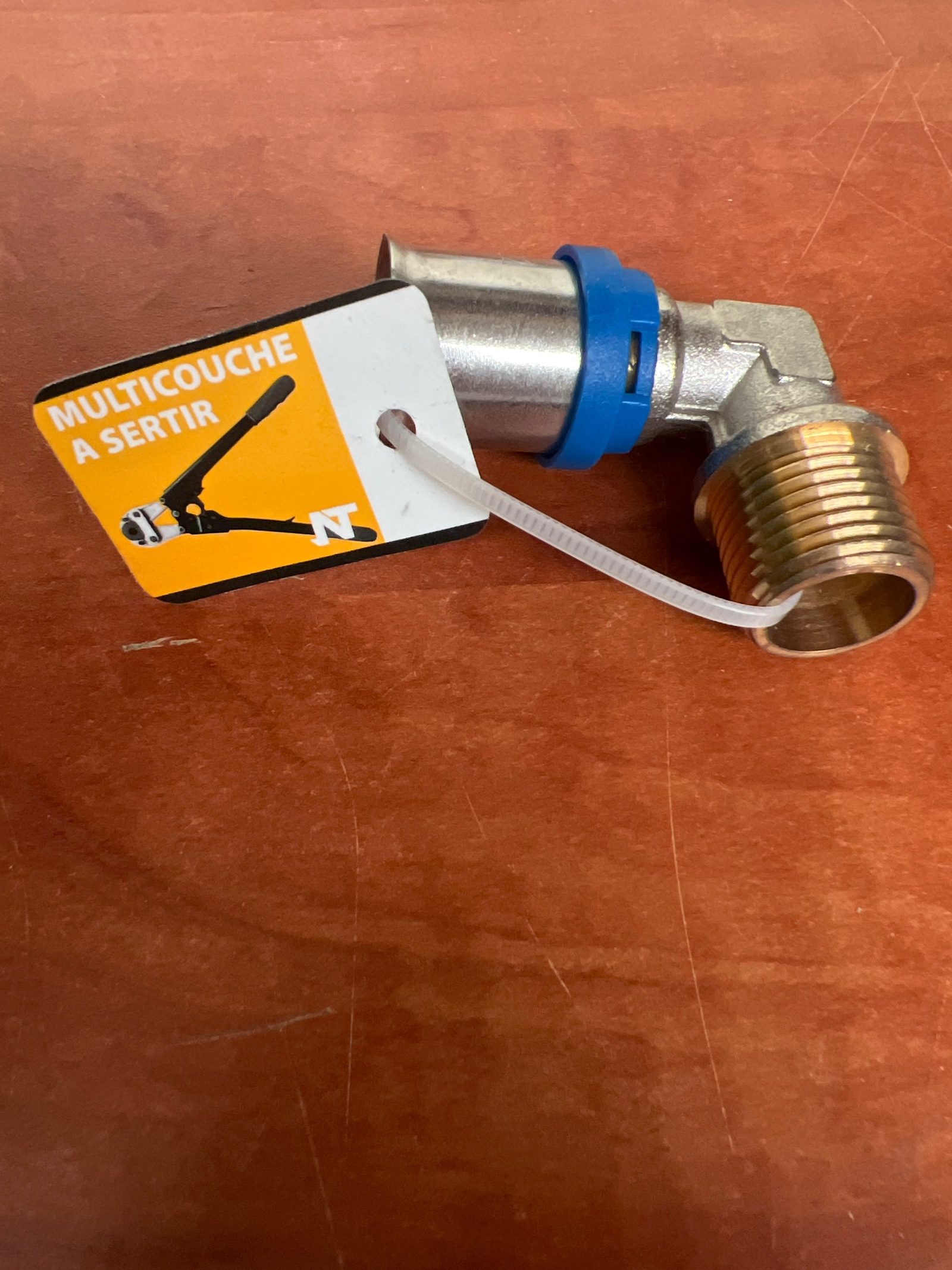 Raccord multicouche à sertir coudé 90° mâle