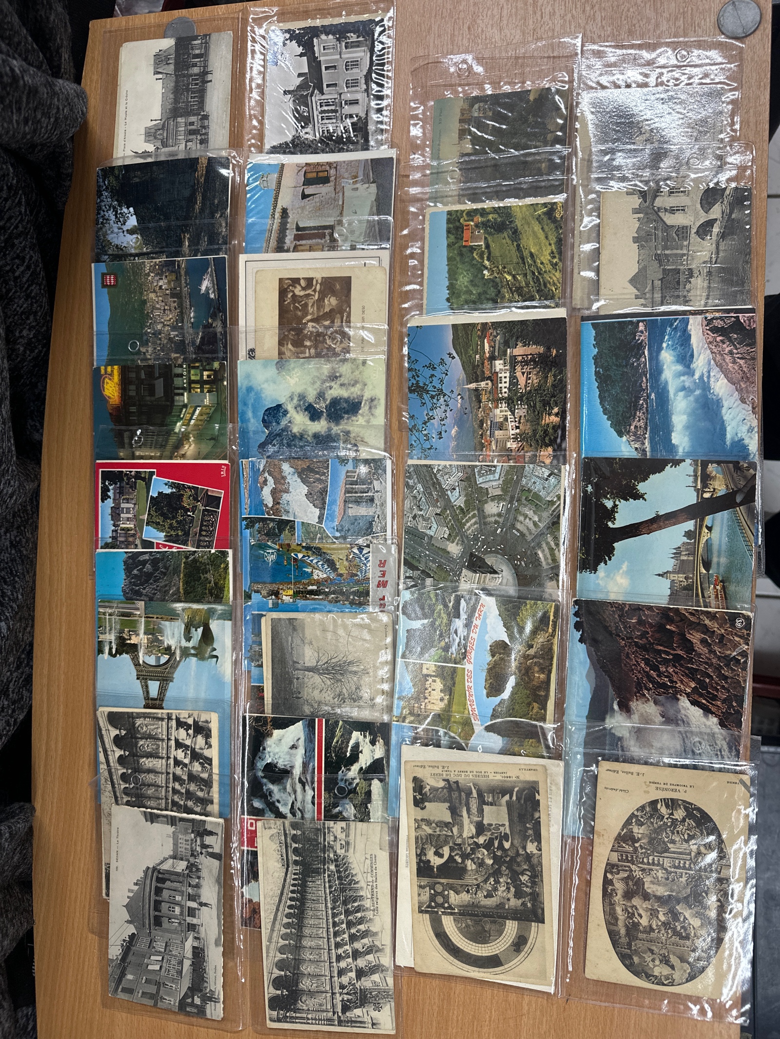 Lot de cartes postales anciennes et modernes – villes, paysages et monuments
