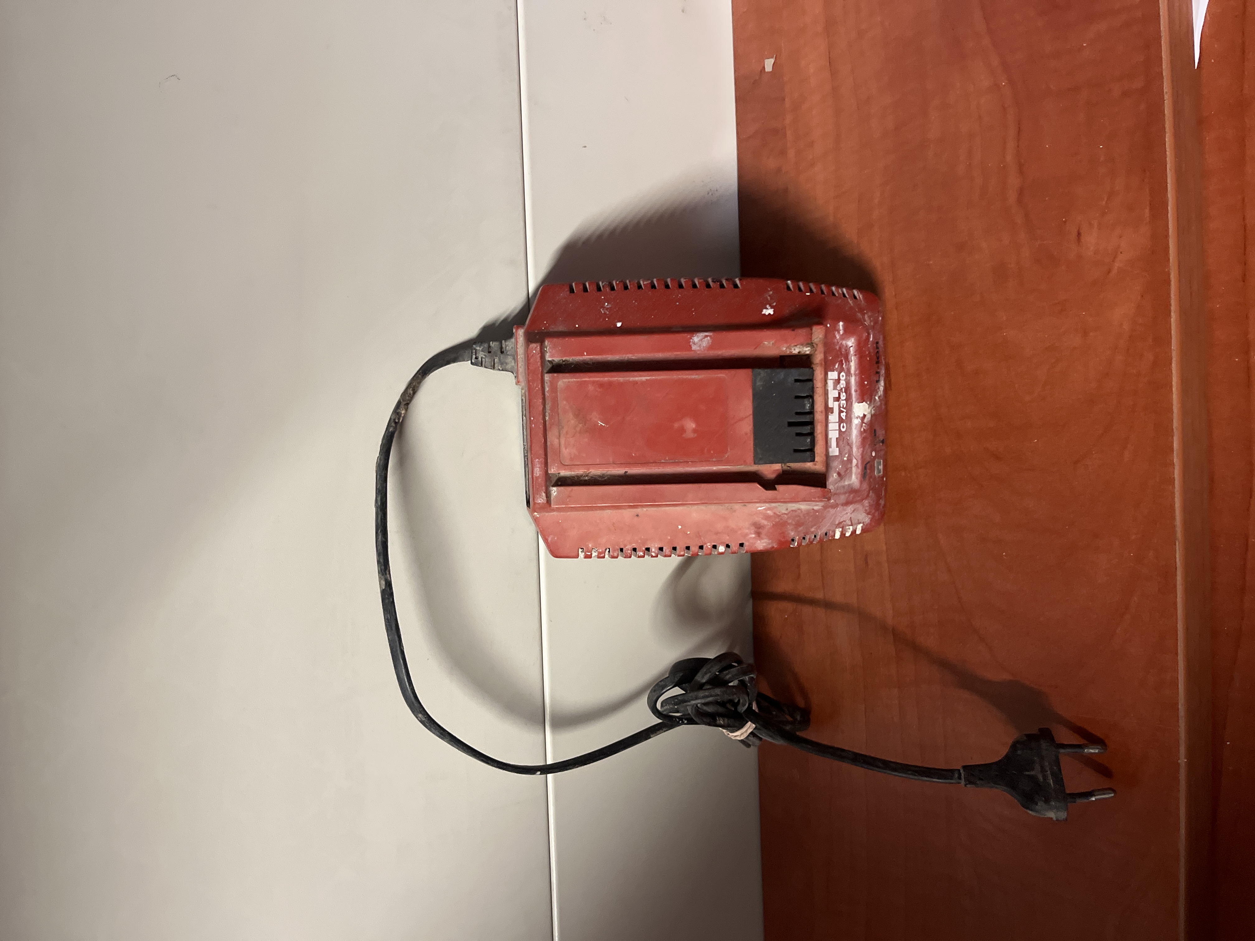 Chargeur de batterie secteur (rouge)