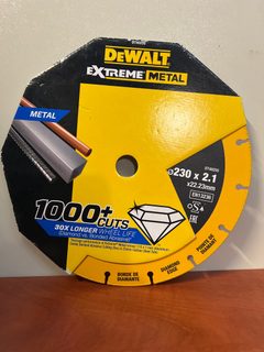 Disque de coupe métal DeWalt Extreme Metal Diamond Edge 230 x 2,1 x 22,23 mm (DT40255)