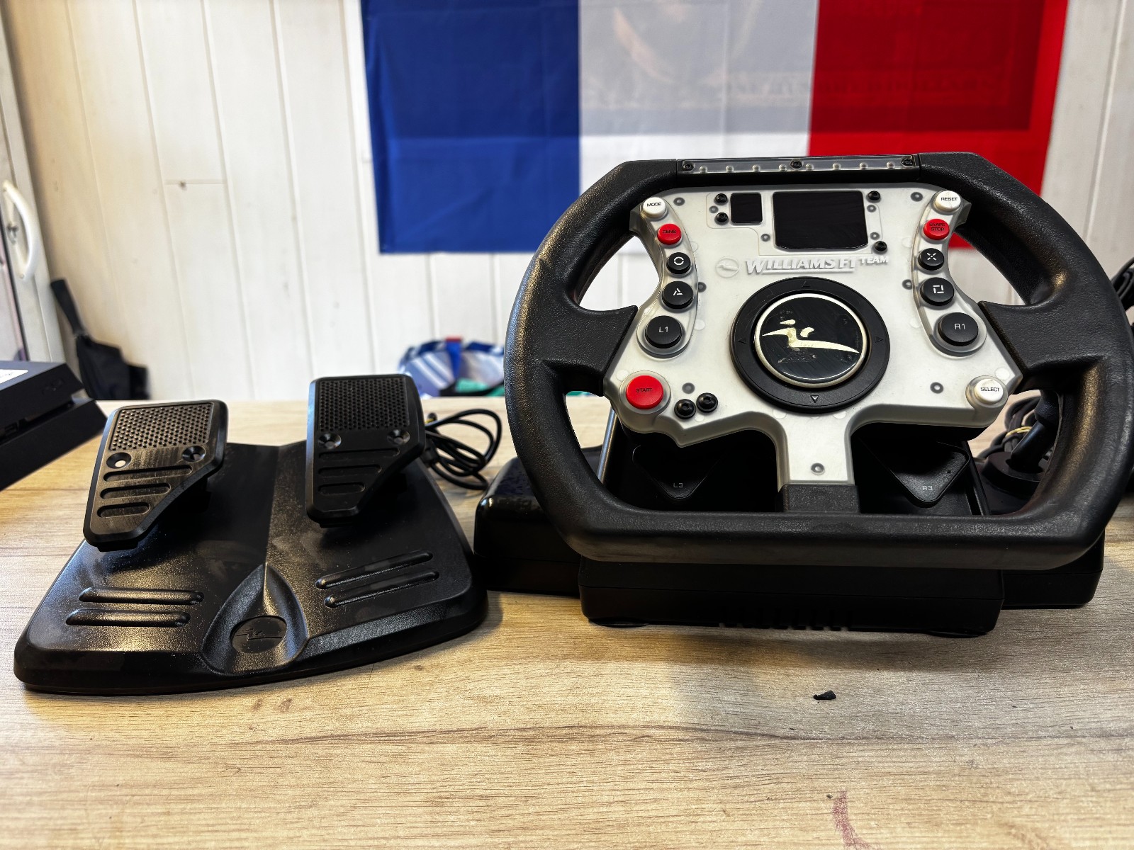Volant officiel Williams F1 Team Force Feedback pour PlayStation 2 - Noir