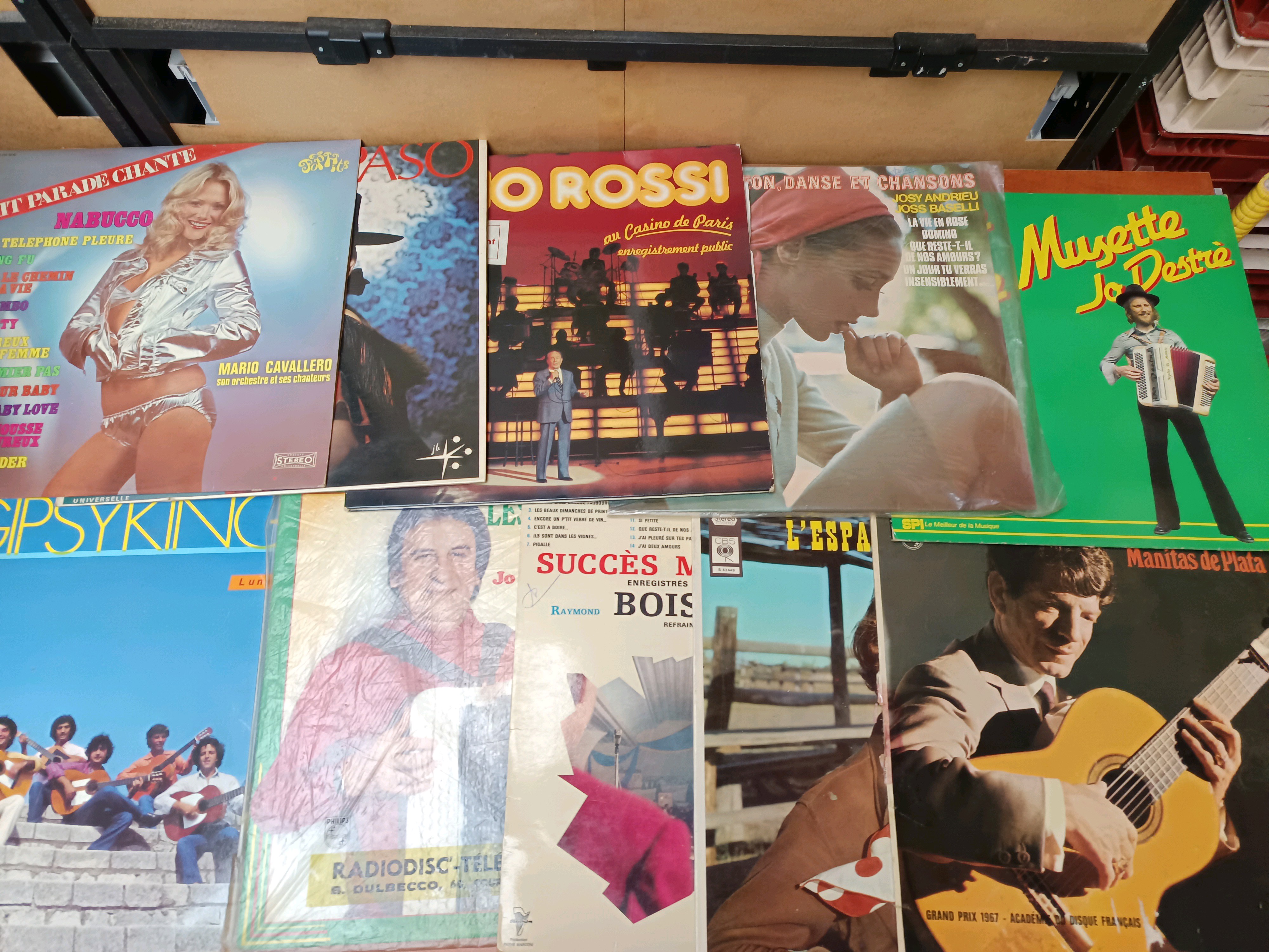 Lot de 30 disques vinyles variés
