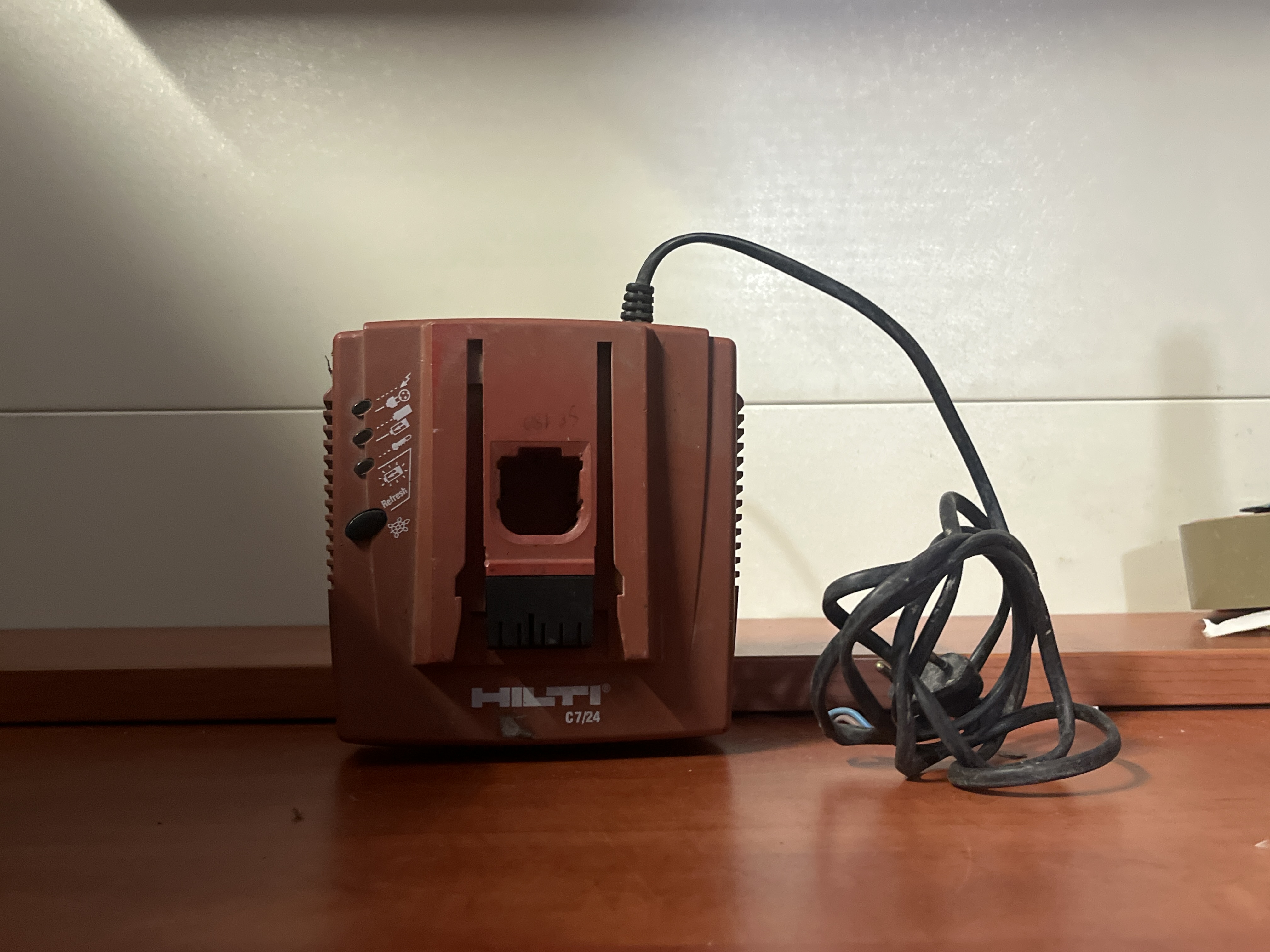 Chargeur de batterie Hilti C 7/24
