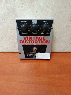 Behringer Vintage Distortion VD1 - Distortion/Sustainer