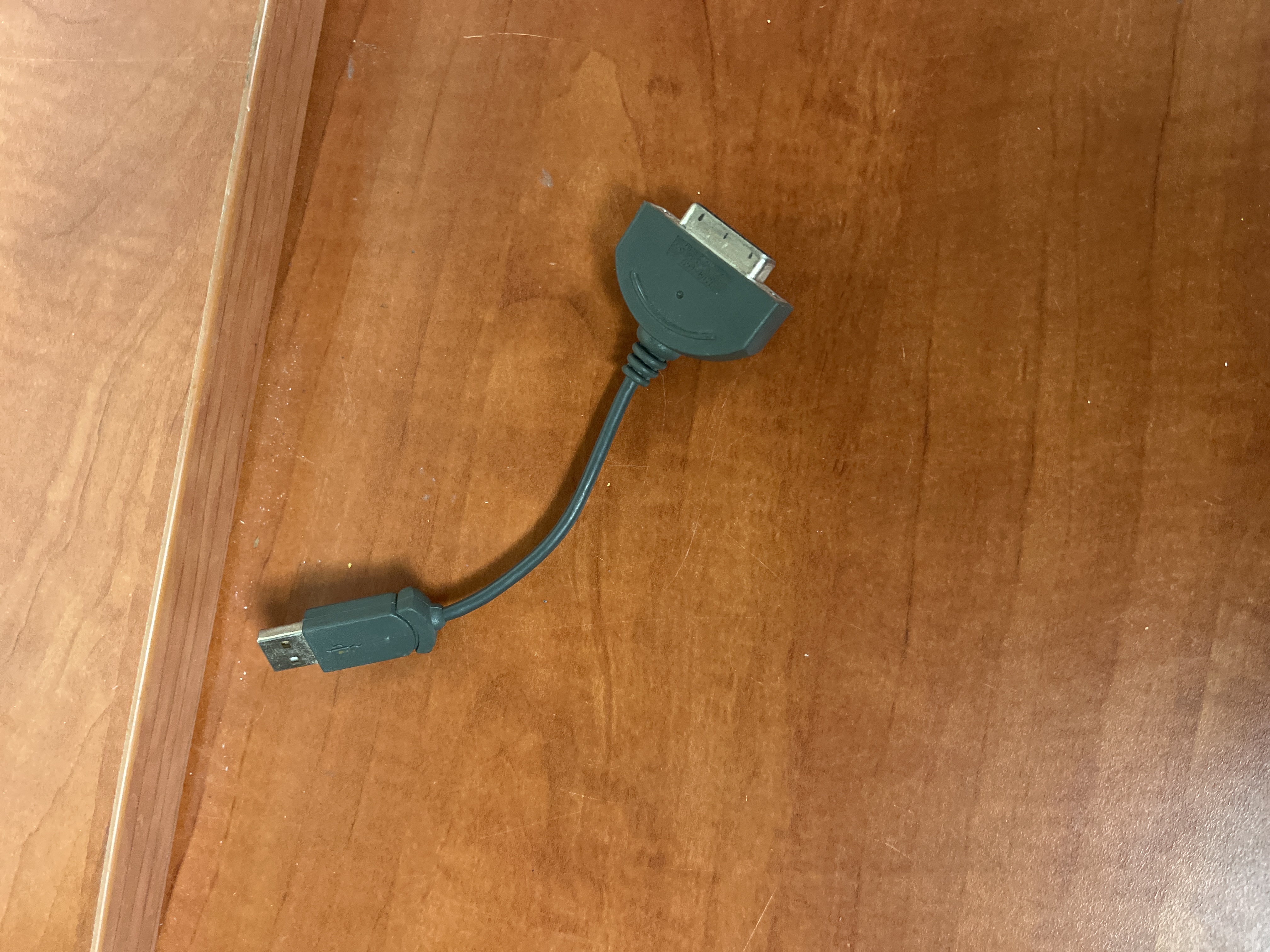 Câble adaptateur USB-A vers connecteur 30 broches