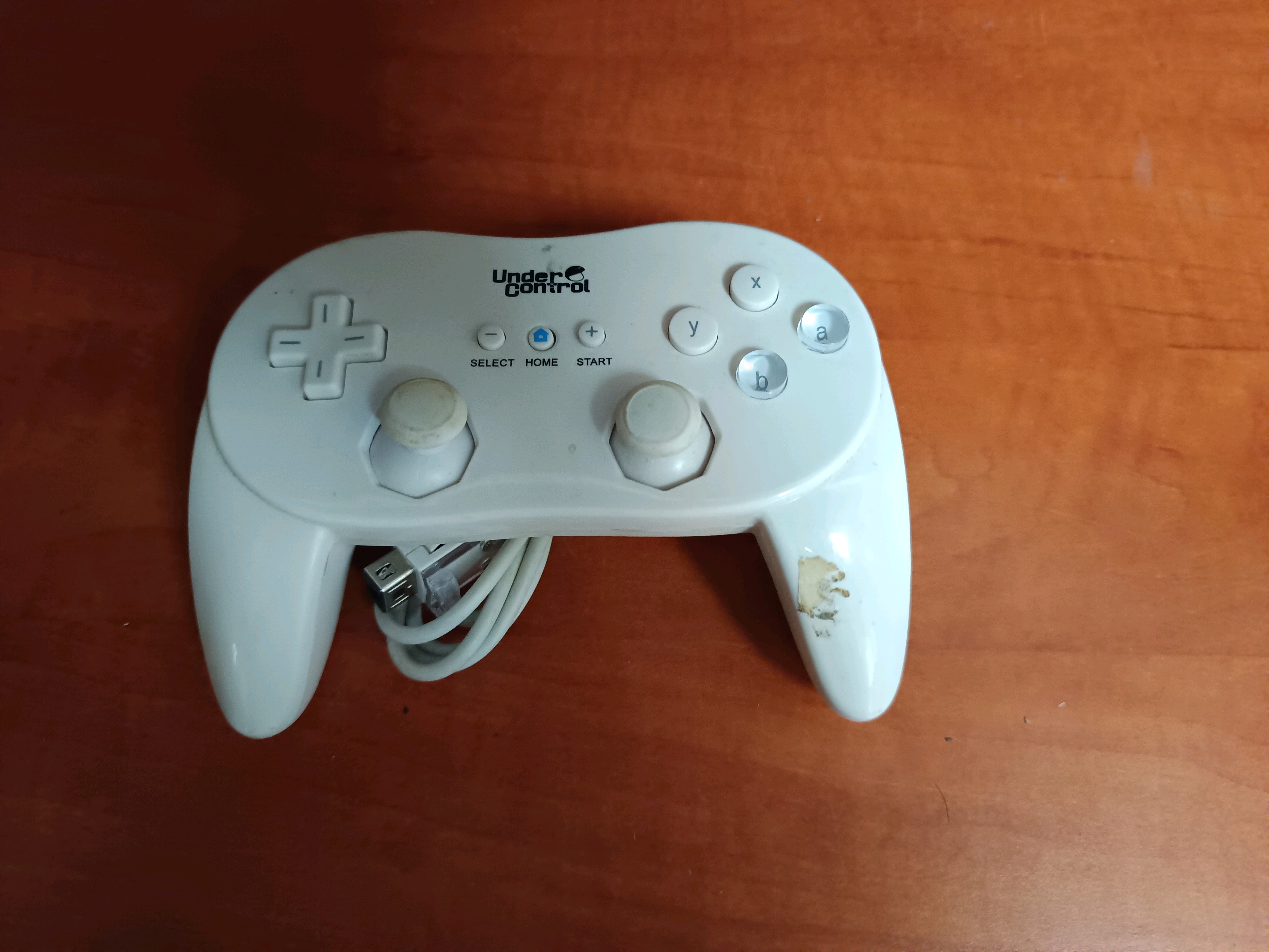 HS Manette Under Control Classic Controller Pro pour Nintendo Wii - blanche