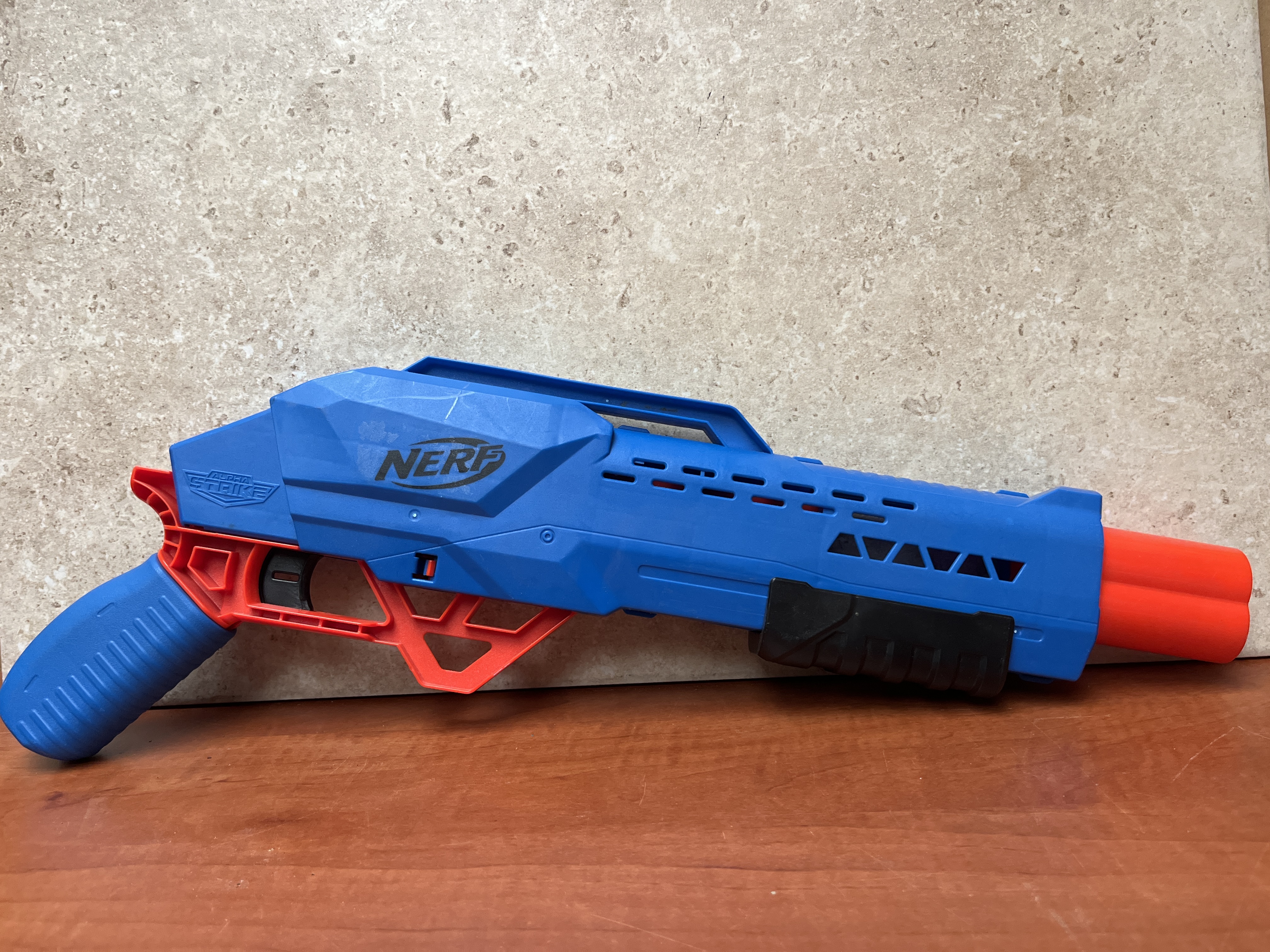 Nerf blaster à pompe (bleu/rouge)