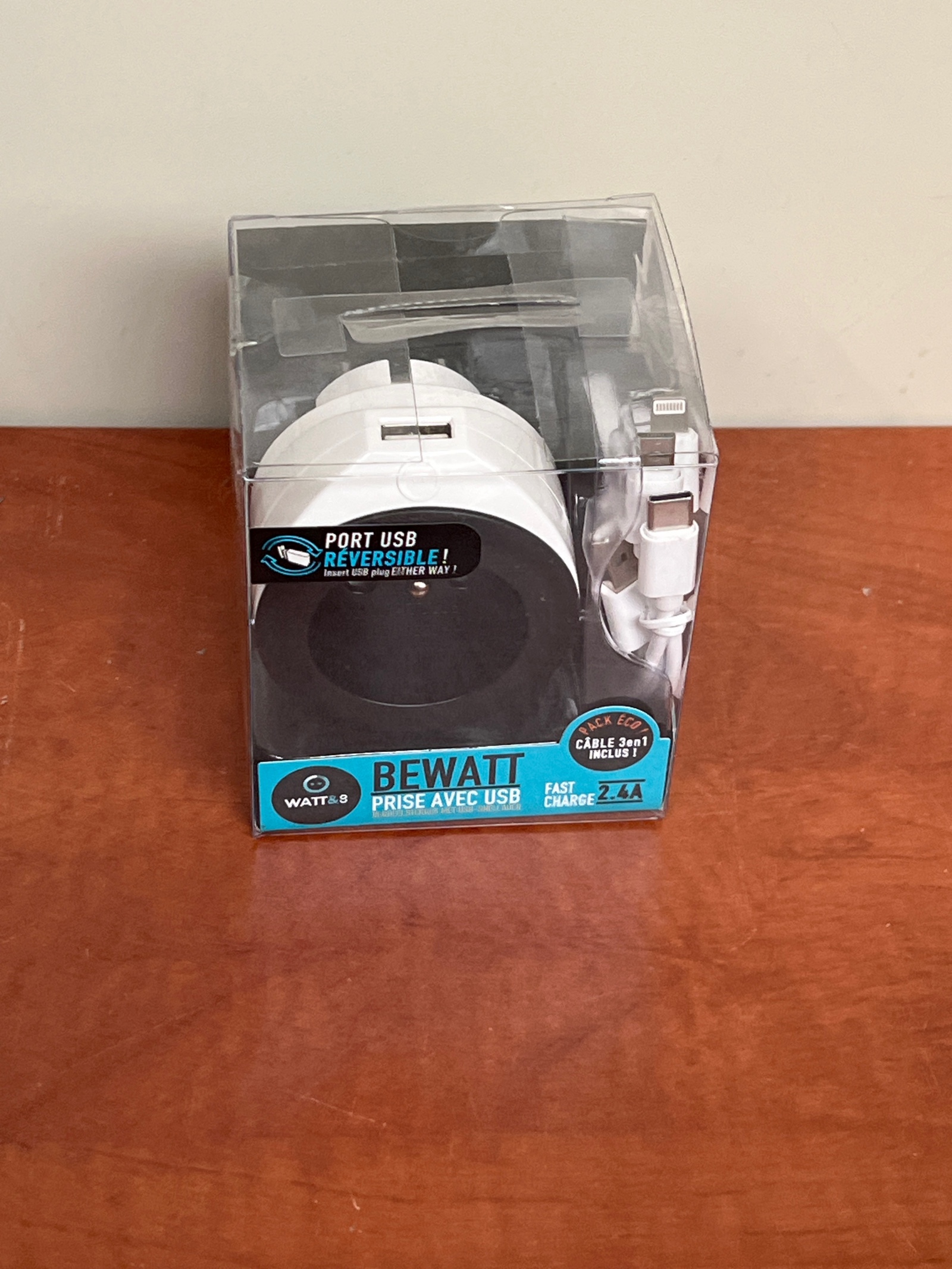WATT&CO BEWATT prise avec USB 2.4A, port USB réversible, pack éco avec câble 3-en-1 inclus