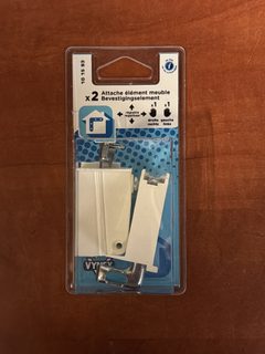 Attaches de fermeture de meuble blanches (x2)