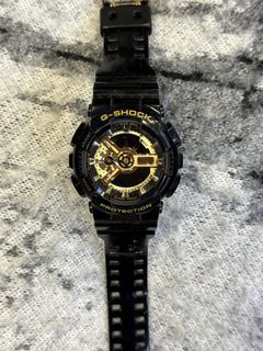 G-Shock montre analogique-digitale noire et or