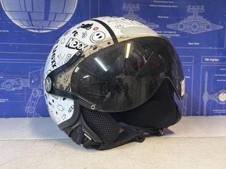 Casque jet Nexx blanc à motifs avec visière fumée