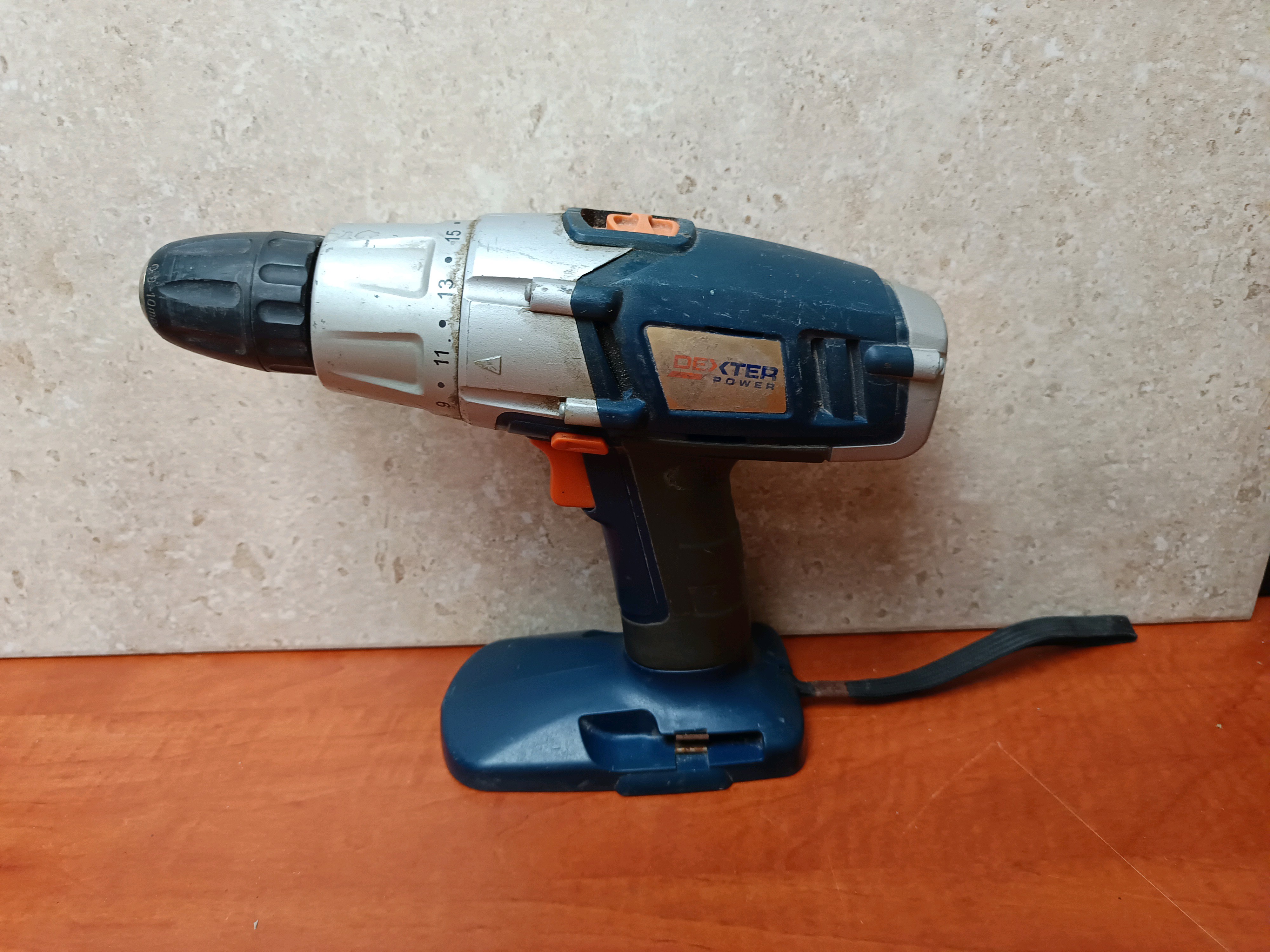Perceuse-visseuse sans fil Dexter Power CDT06CH-180D