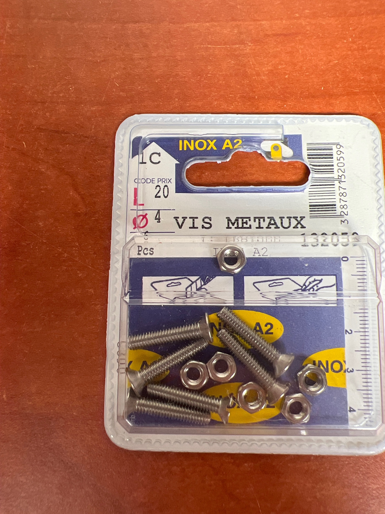 Vis métaux inox A2 Ø4 x 20 mm avec écrous