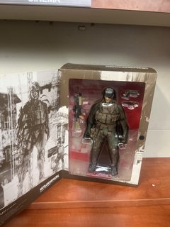 Figurine militaire soldat moderne en boîte avec accessoires