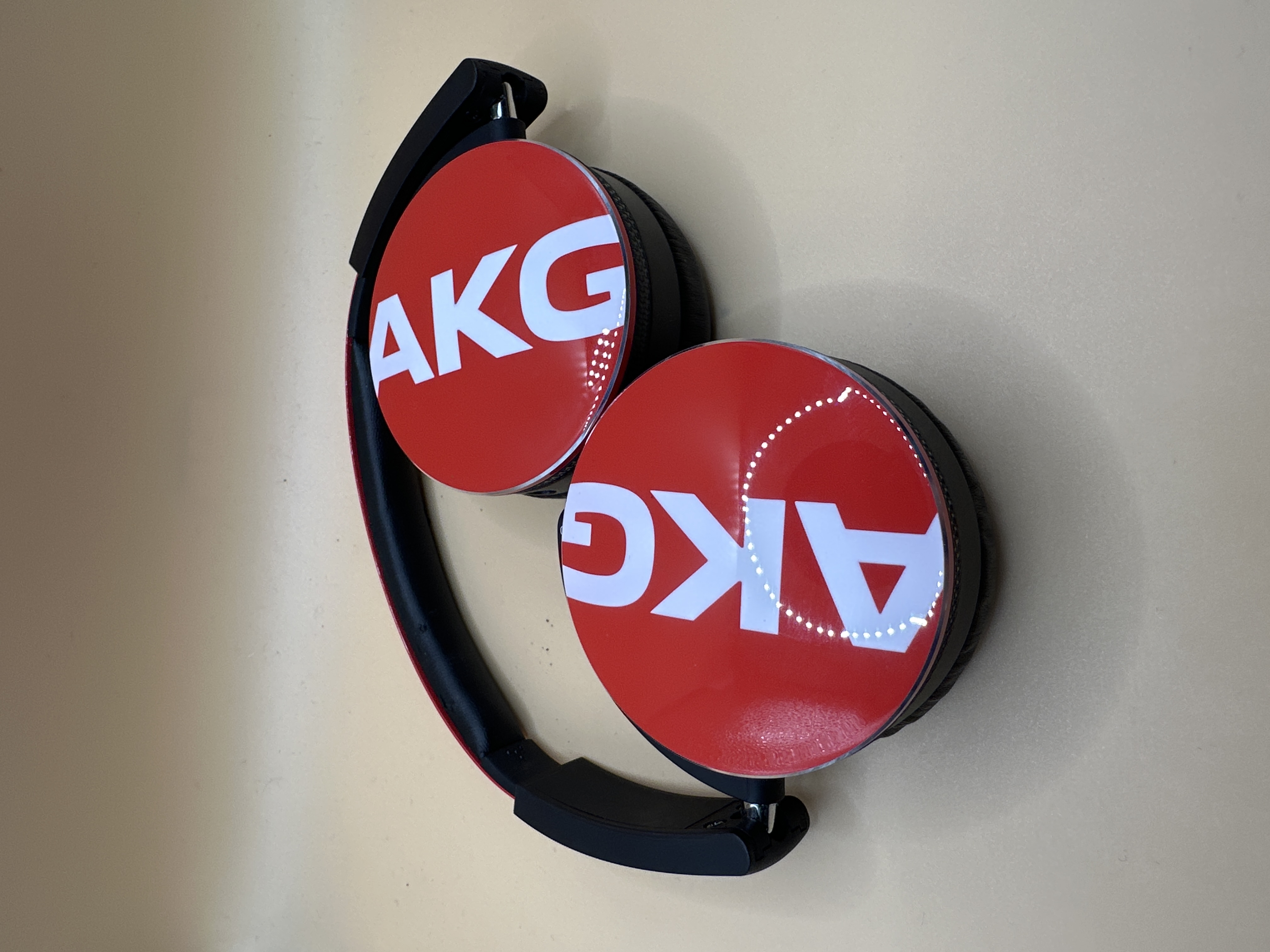 Casque AKG supra-aural rouge pliable