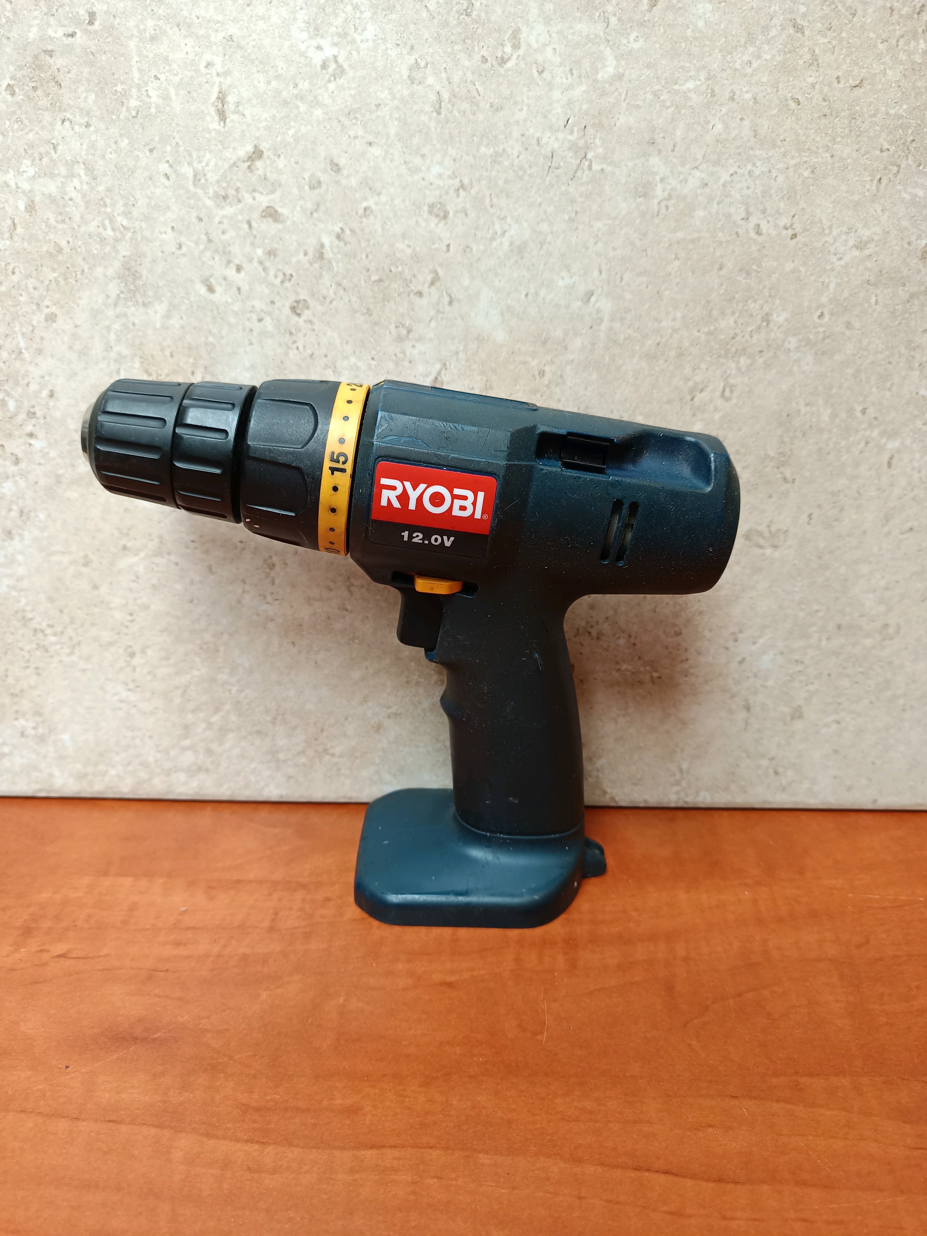 Ryobi perceuse-visseuse 12V sans fil (outil seul)