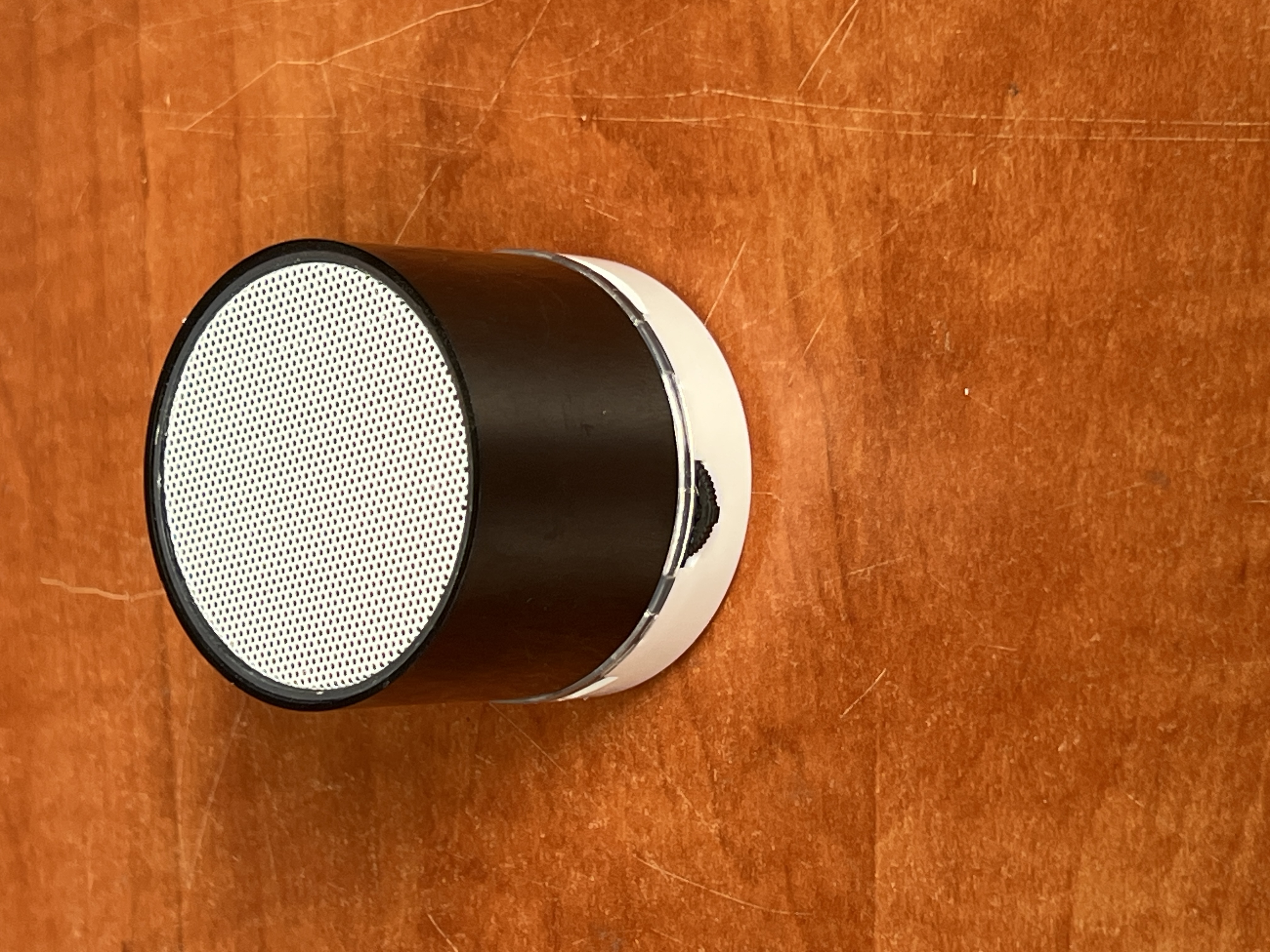 Mini enceinte audio portable noire et blanche
