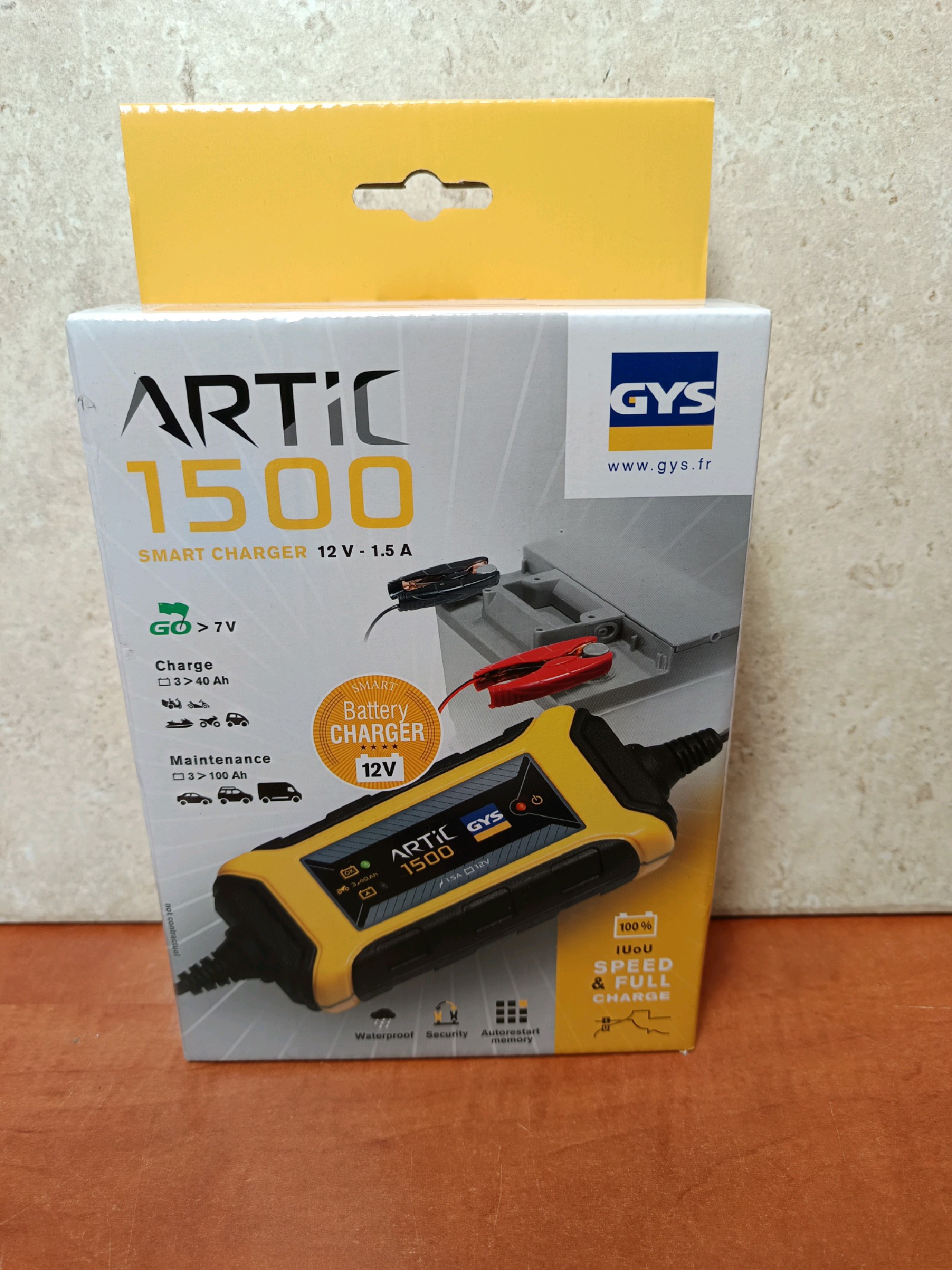Chargeur de batterie GYS ARTIC 1500 Smart Charger 12V 1.5A