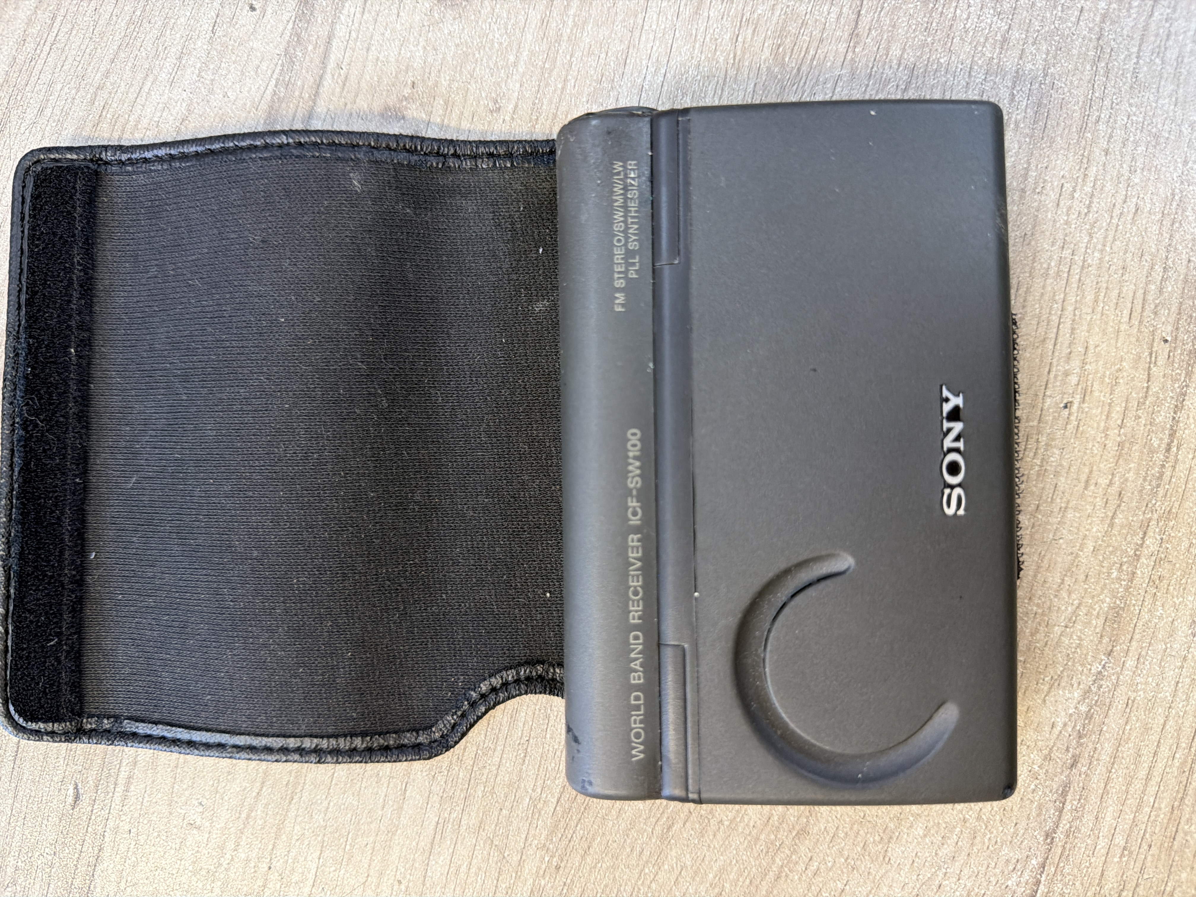 Radio mondiale portable Sony ICF-SW100 — photo 2