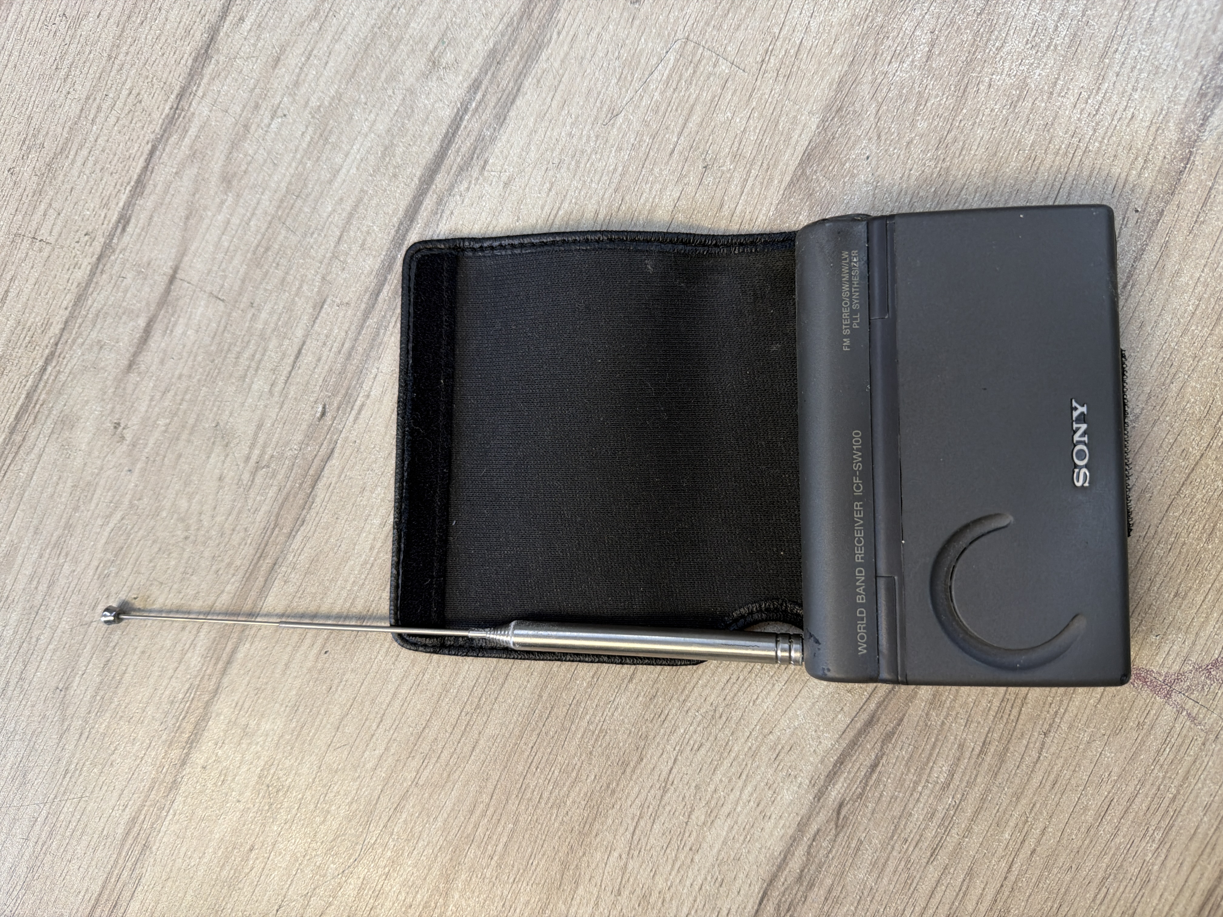 Radio mondiale portable Sony ICF-SW100 — photo 3