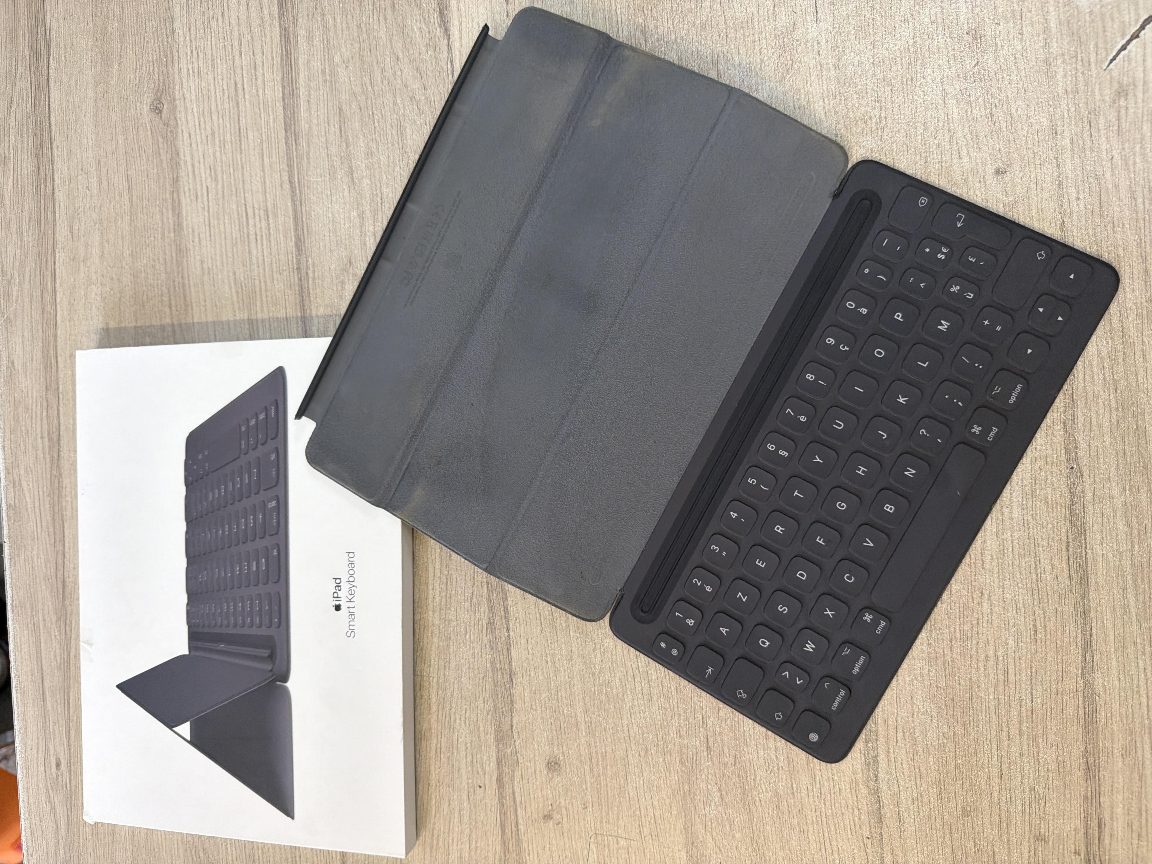 Apple Smart Keyboard AZERTY pour iPad 10,2 / Air 3 / Pro 10,5