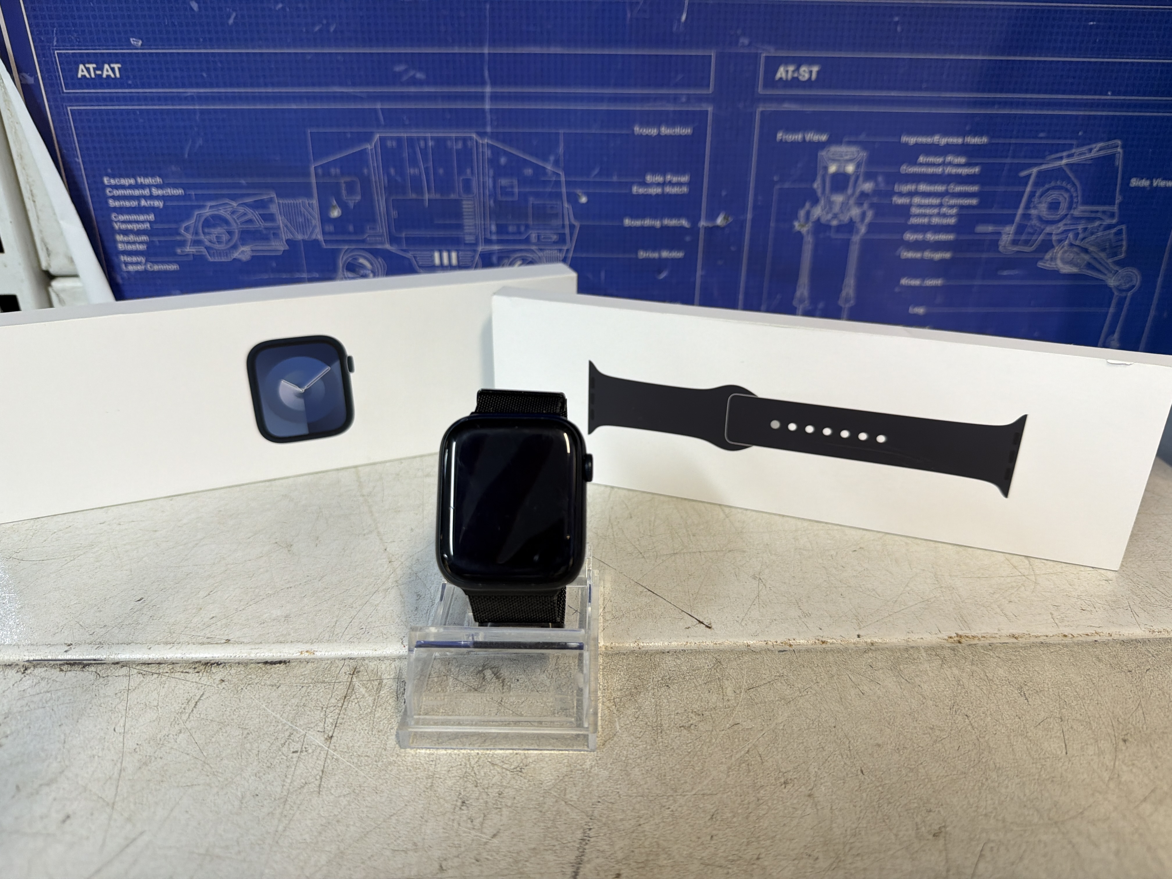 Apple Watch noire avec boîte