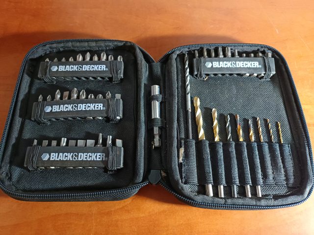 Set d'embouts et forets Black & Decker avec étui zippé