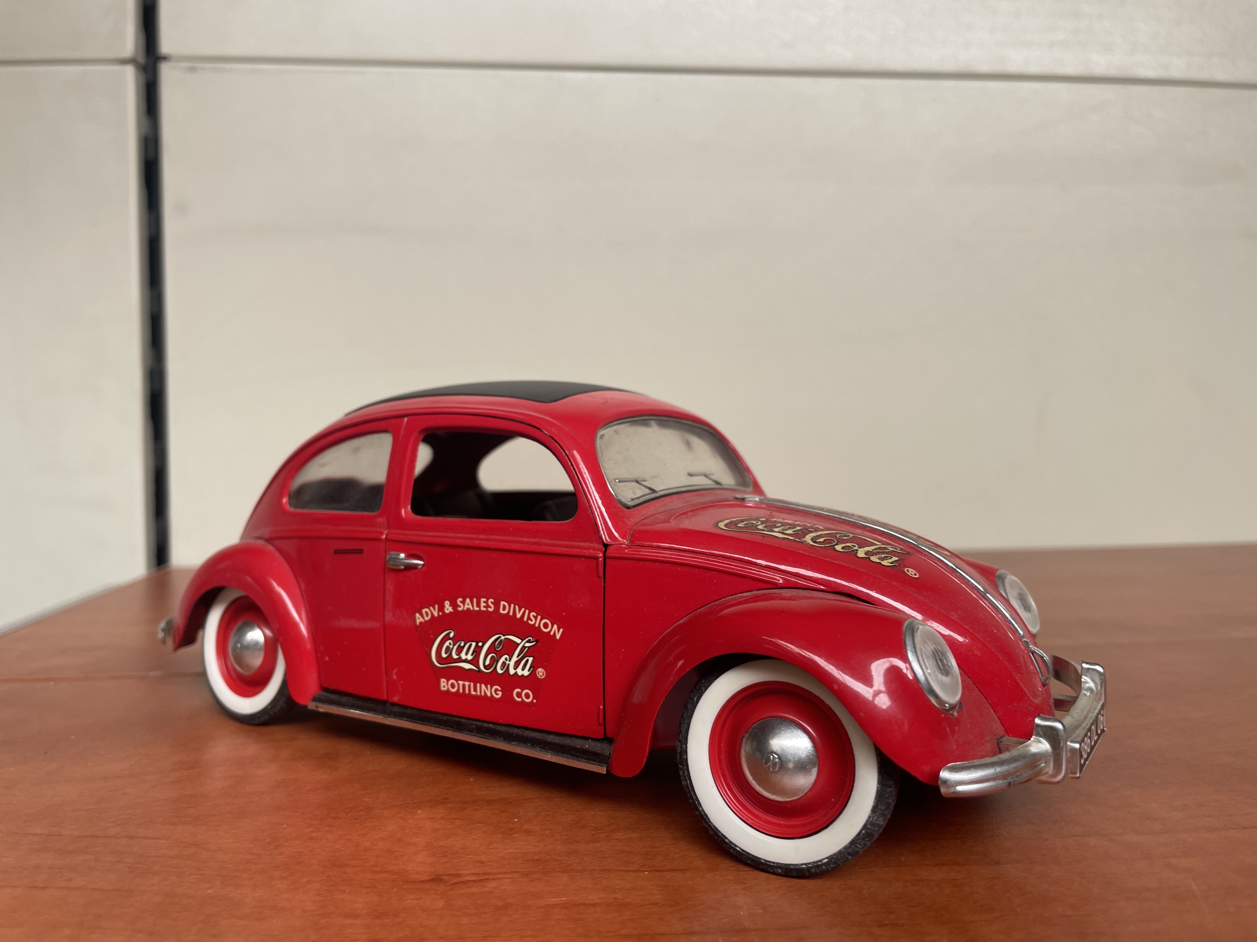 Voiture miniature Volkswagen Coccinelle Coca-Cola rouge