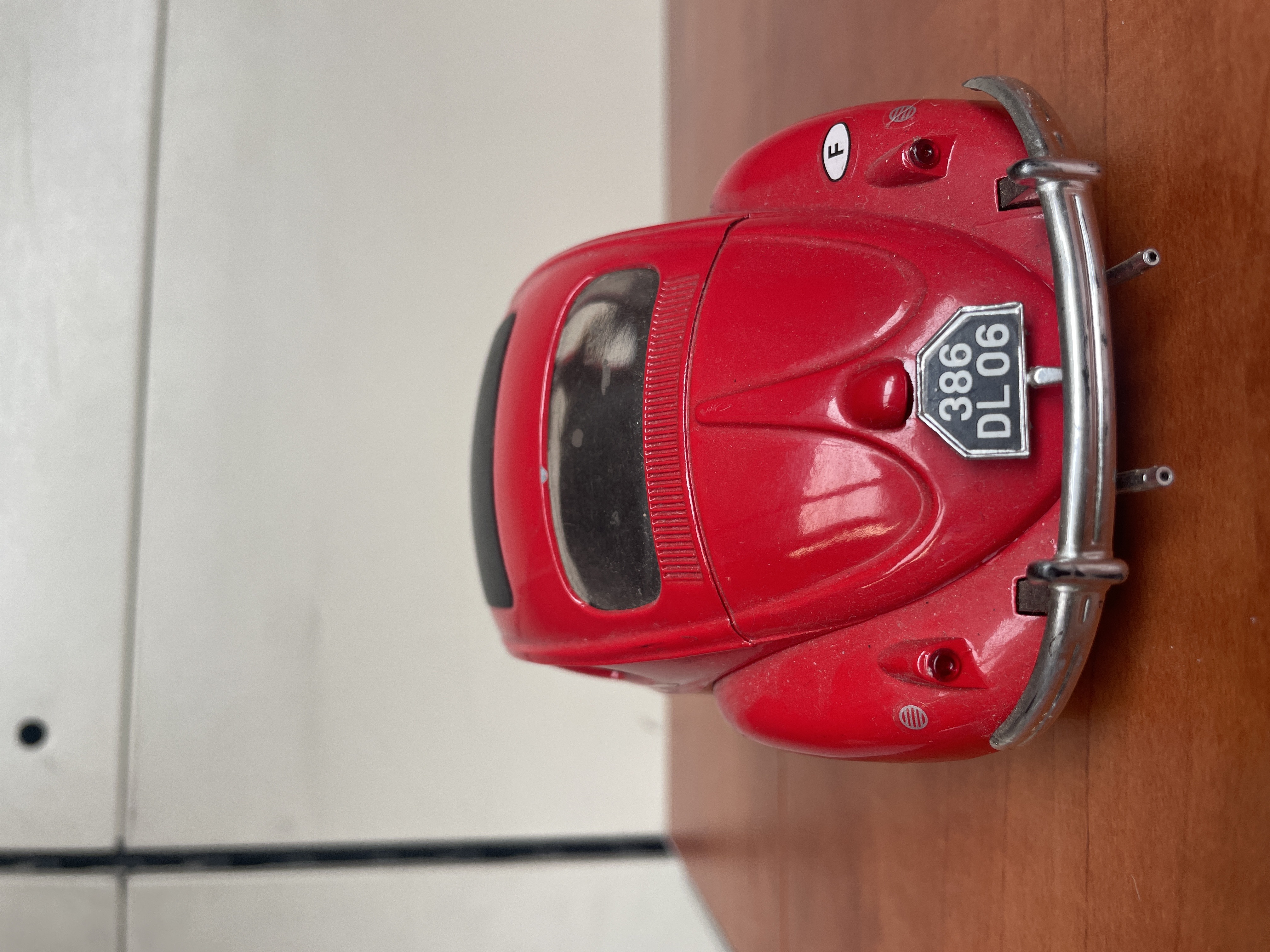 Voiture miniature Volkswagen Coccinelle Coca-Cola rouge — photo 2
