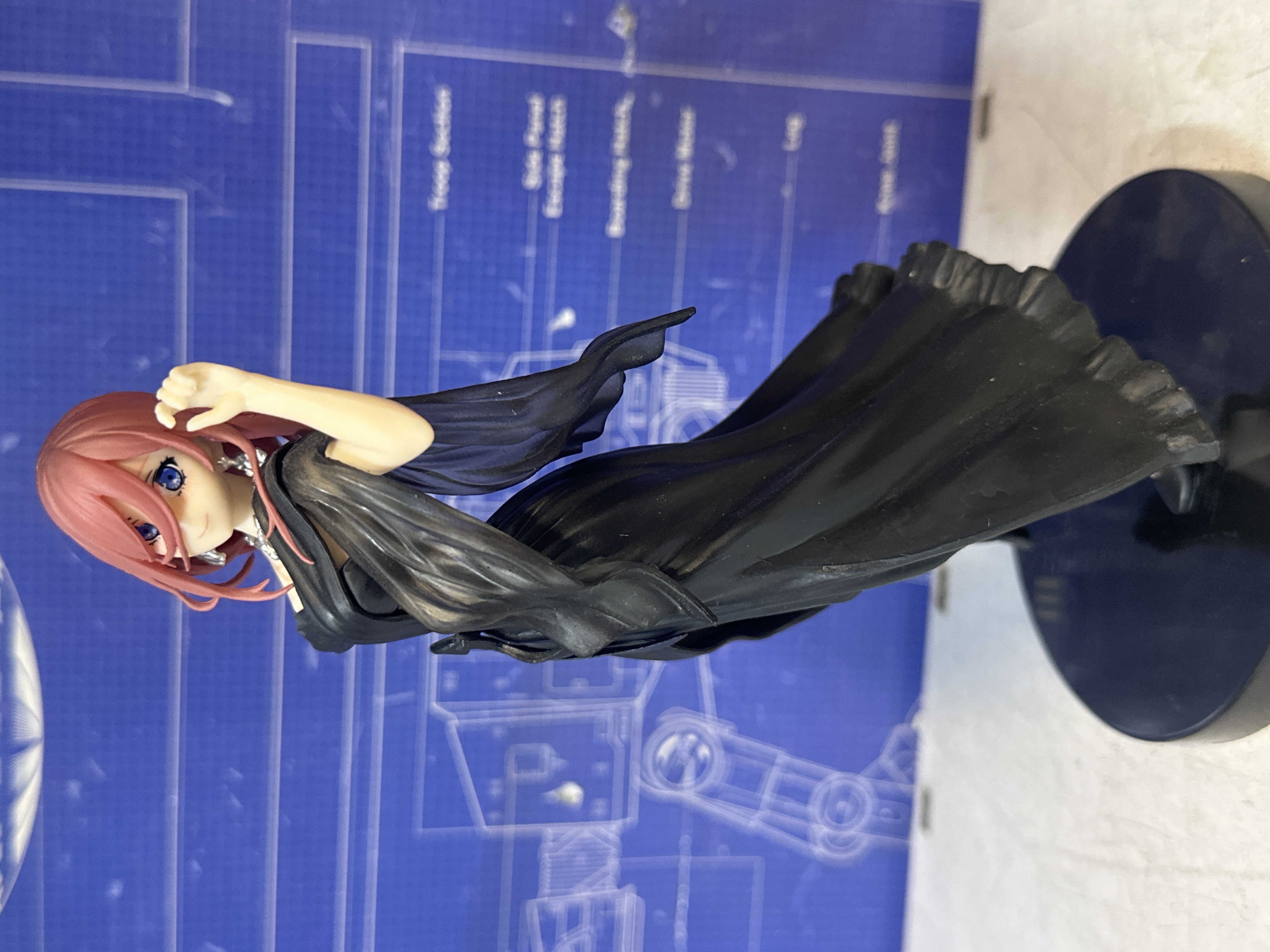 Figurine Miku Nakano robe noire — photo 2