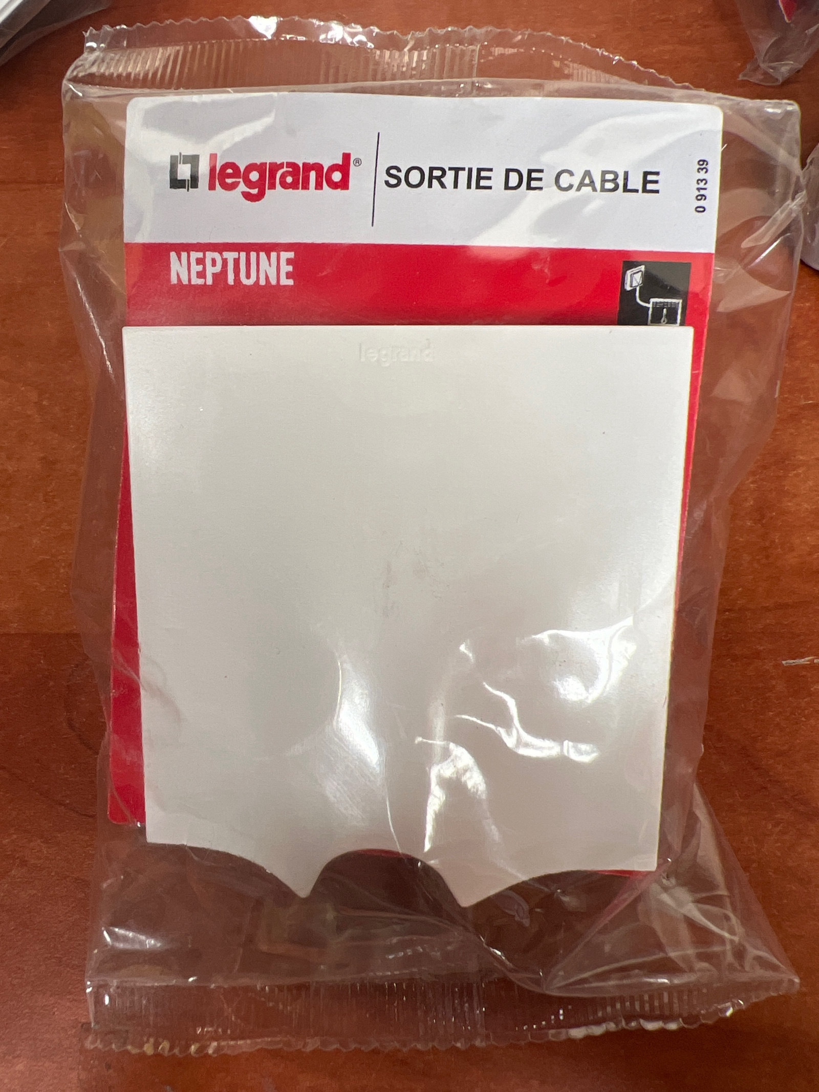 Legrand Neptune sortie de câble