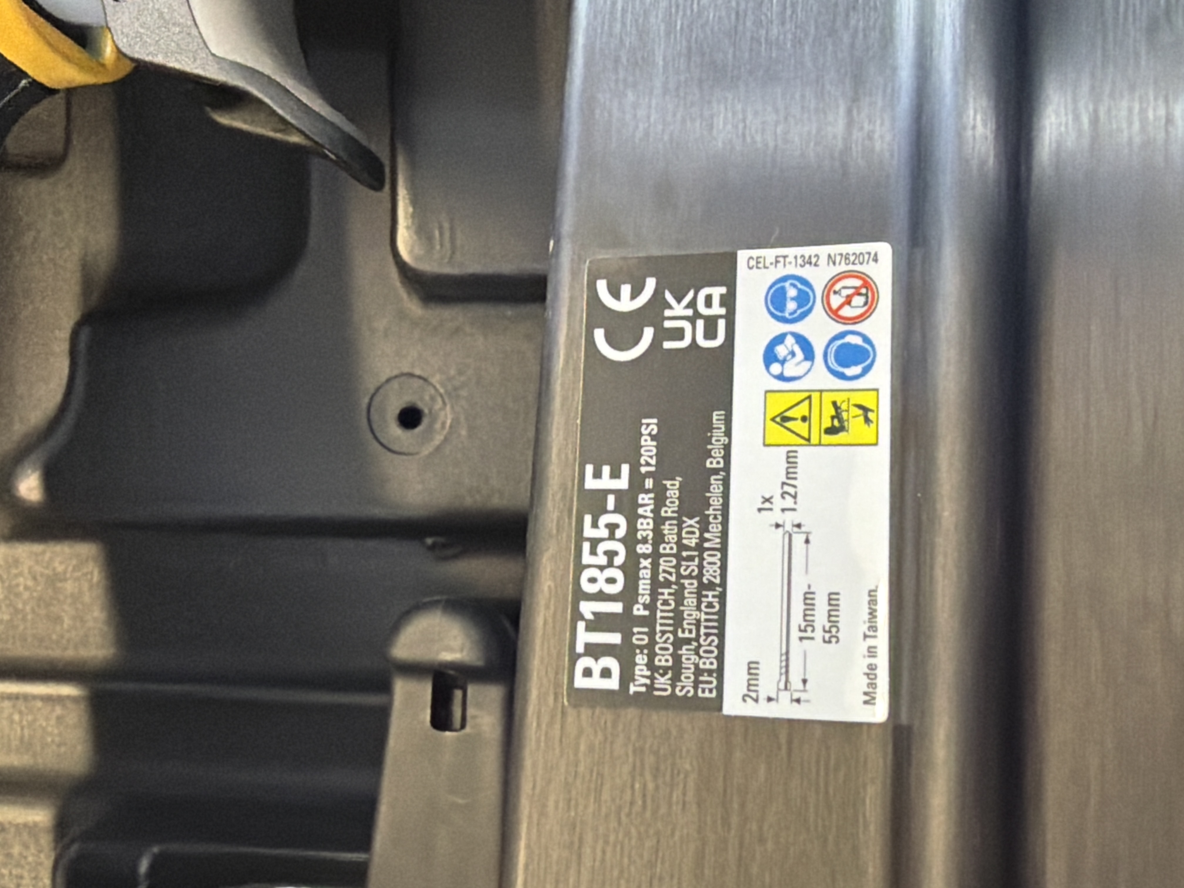 Cloueuse pneumatique Bostitch BT1855-E 15 à 55 mm avec mallette — photo 2